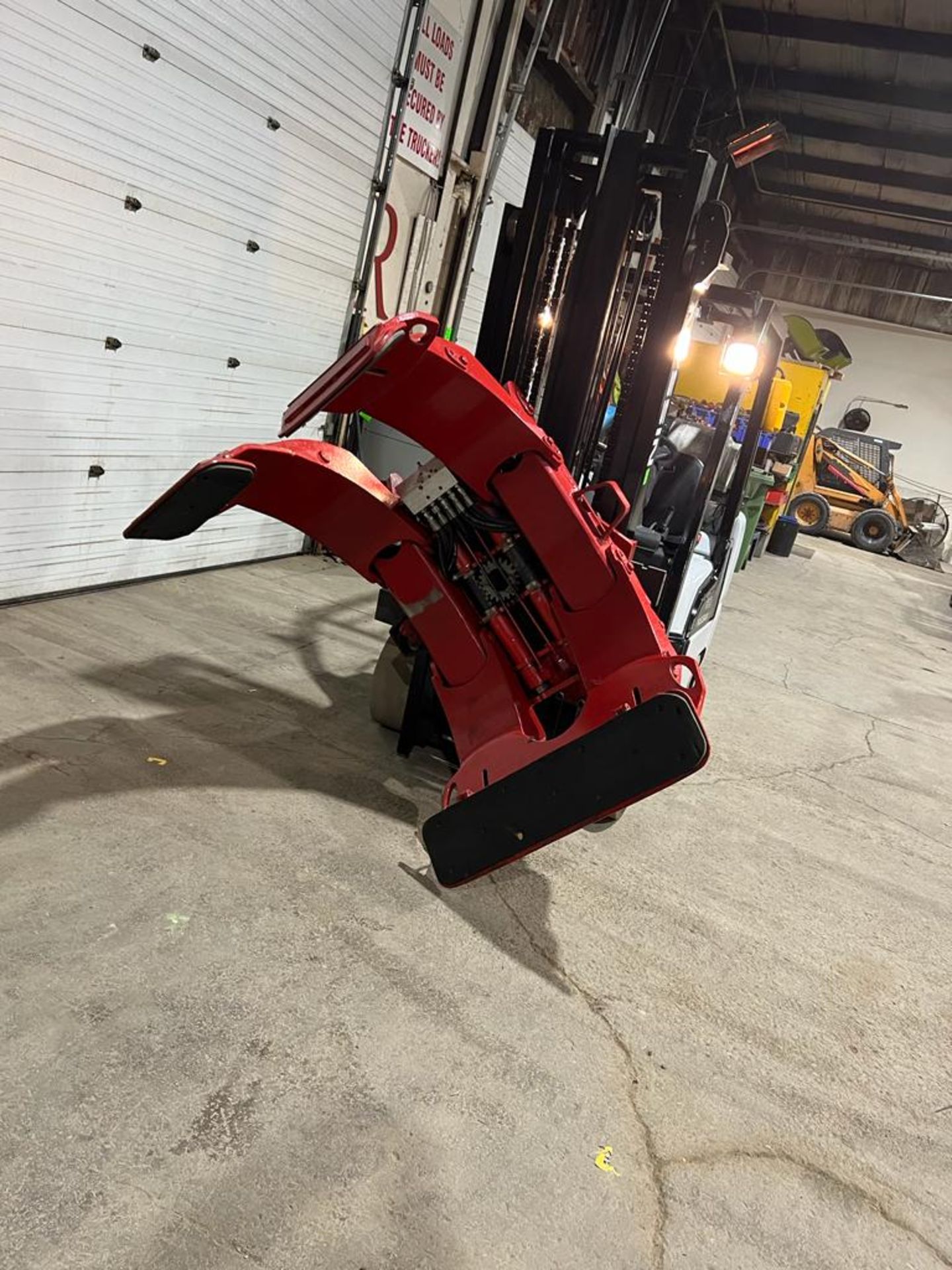 NICE Nissan 6,000lbs Capacity Forklift LPG (propane) with ROTATOR CLAMP Attachament - FREE - Image 4 of 5