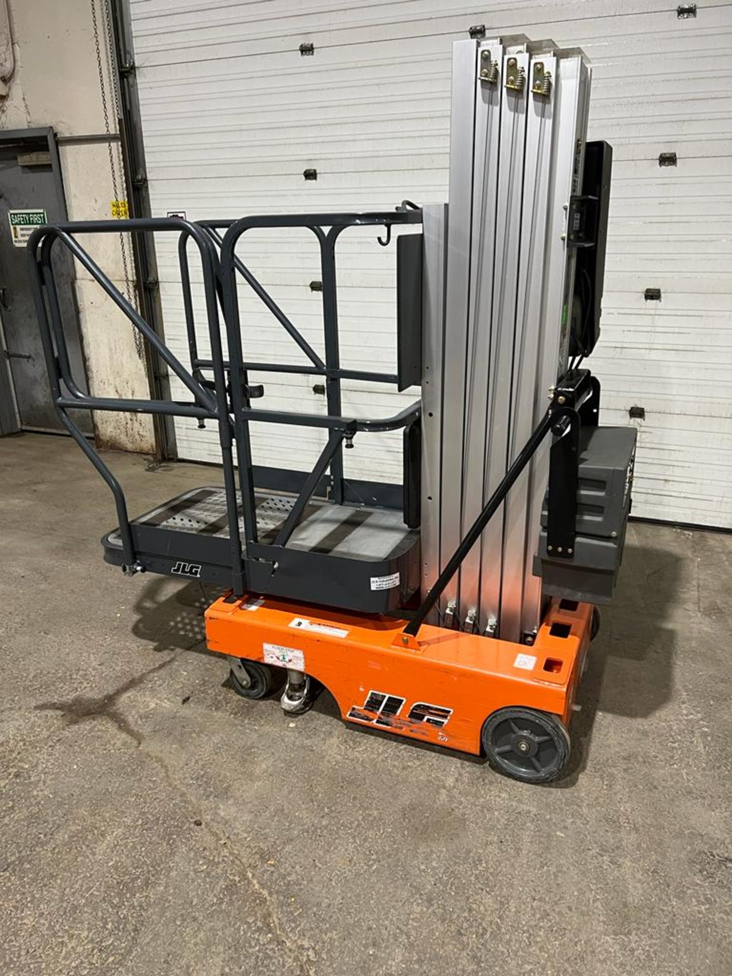 2008 JLG 15SP 400 LB. CAPACITY 24V ELECTRIC ORDER PICKERS WITH 180" MAX. LIFT HEIGHT, BUILT-IN - Image 3 of 3