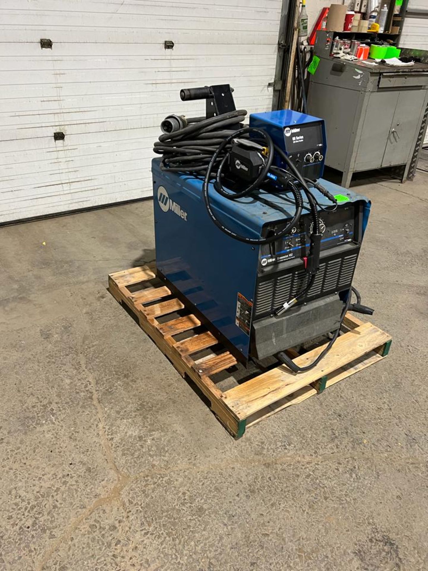 Miller 452 Dimension Mig Welder with 60 Series 4-Wheel Wire Feeder Complete with NEW GUN LOTS of - Image 2 of 4