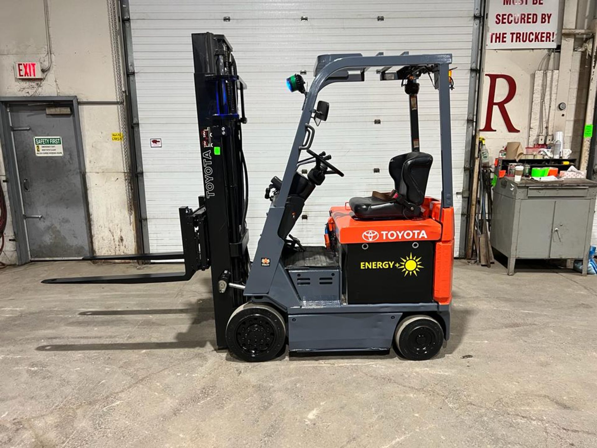 NICE 2018 Toyota 3,000lbs Capacity Forklift Electric with NEW 36V Battery with Fork