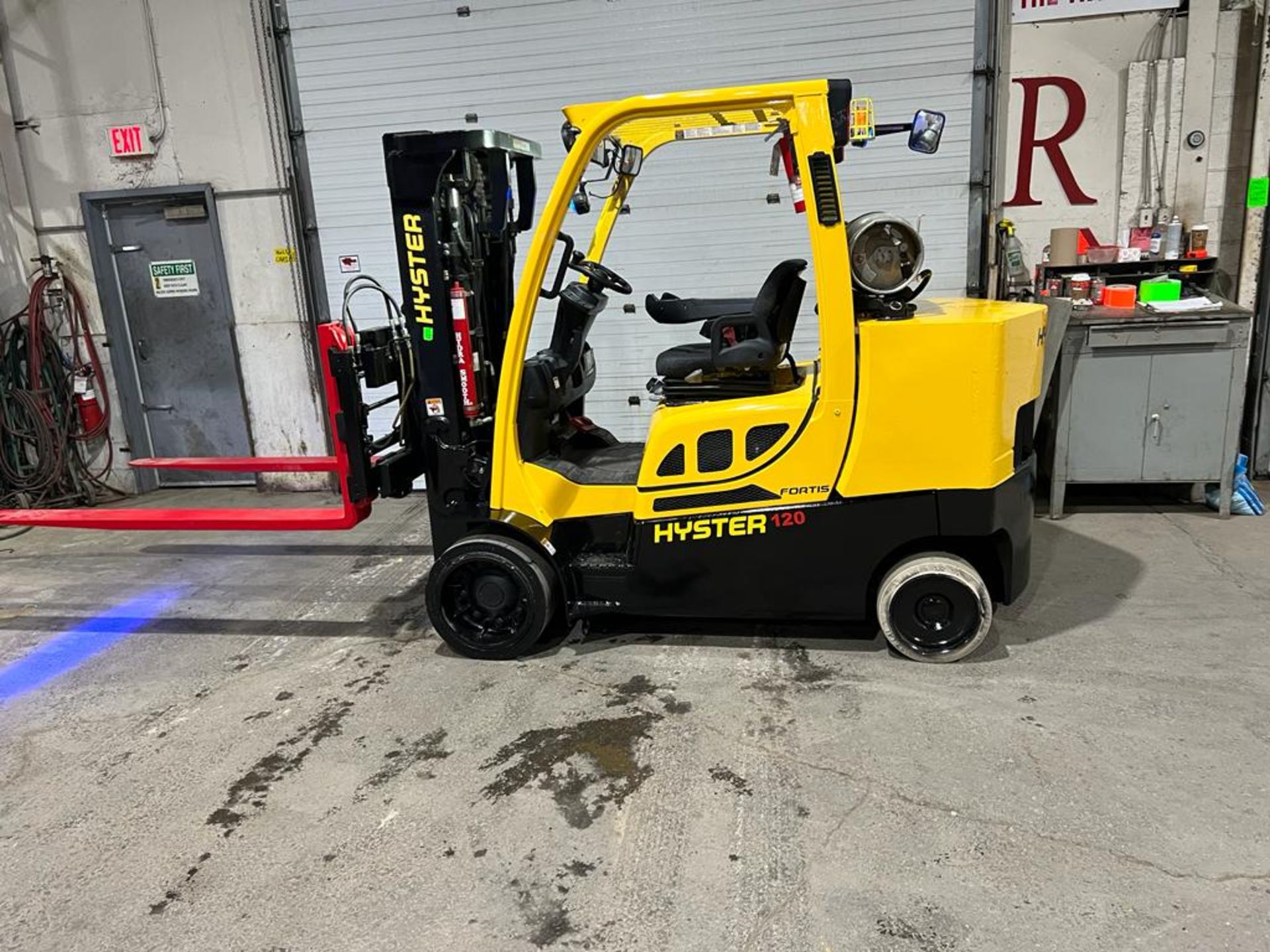 MINT ** 2017 Hyster 12,000lbs Capacity Forklift NEW 72" Forks, NEW Sideshift with NEW Positioner