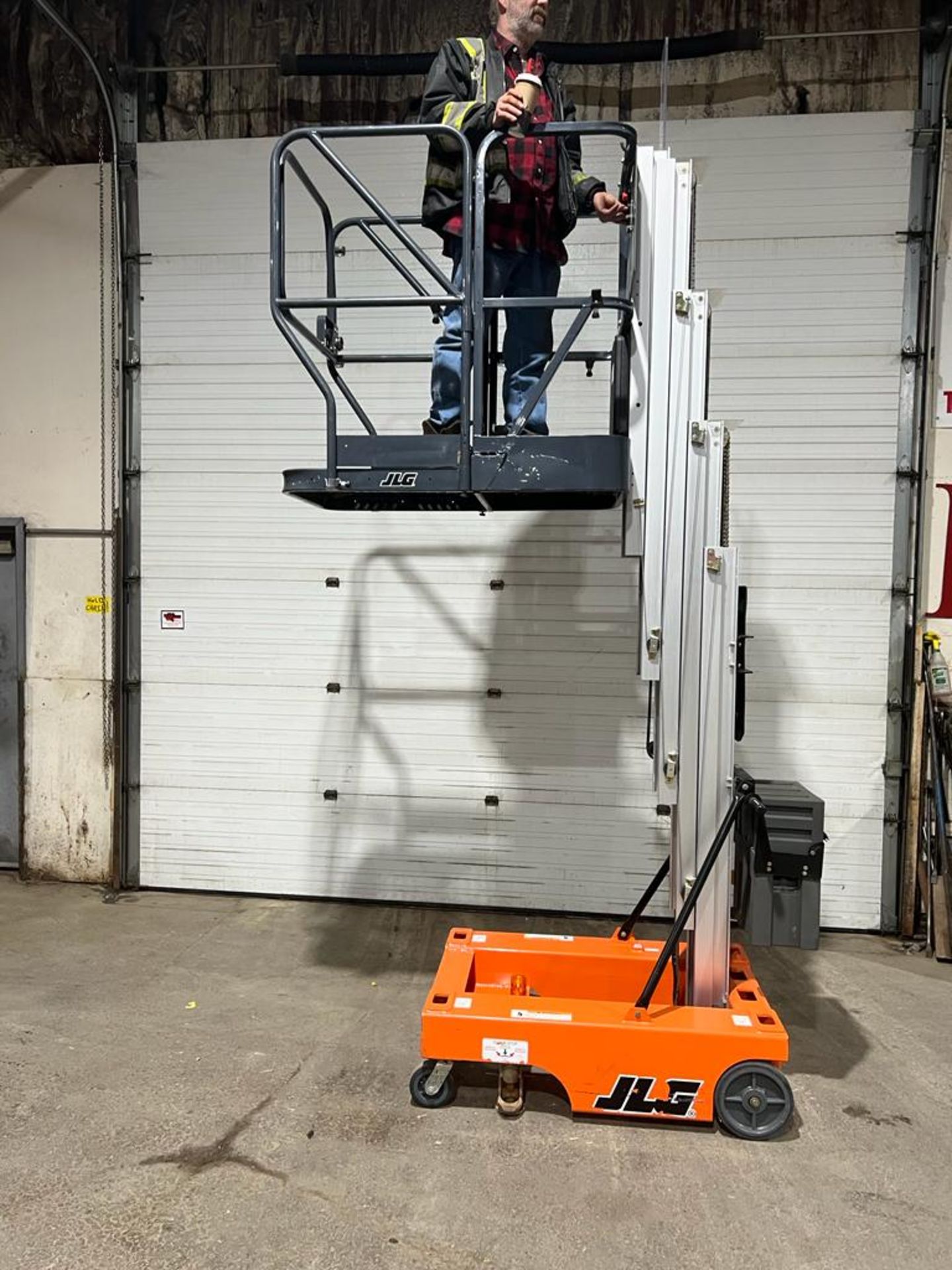 2009 JLG 15SP 400 LB. CAPACITY 24V ELECTRIC ORDER PICKERS WITH 180" MAX. LIFT HEIGHT, BUILT-IN