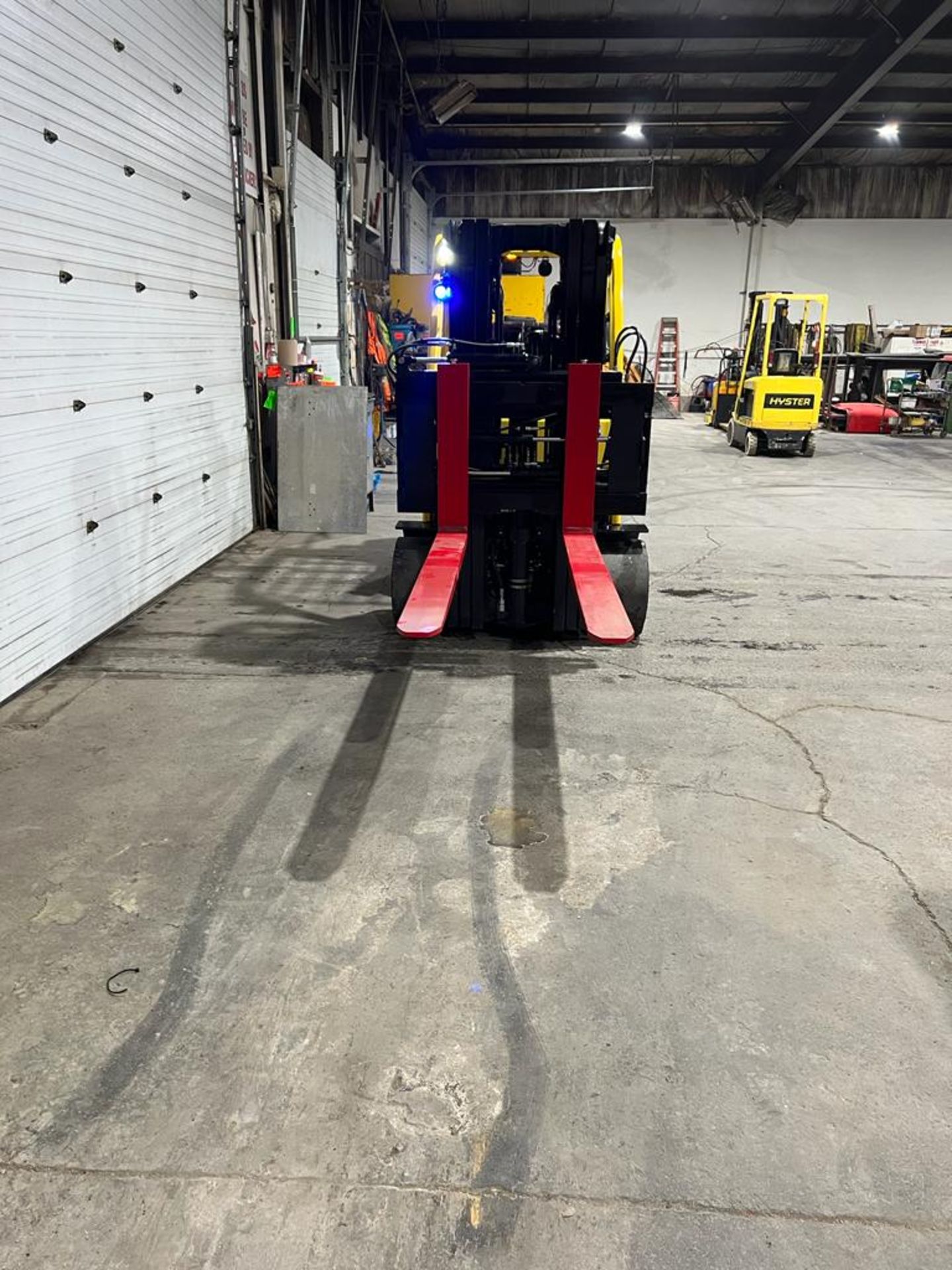 MINT ** 2017 Hyster 12,000lbs Capacity Forklift NEW 72" Forks, NEW Sideshift with NEW Positioner - Image 3 of 4