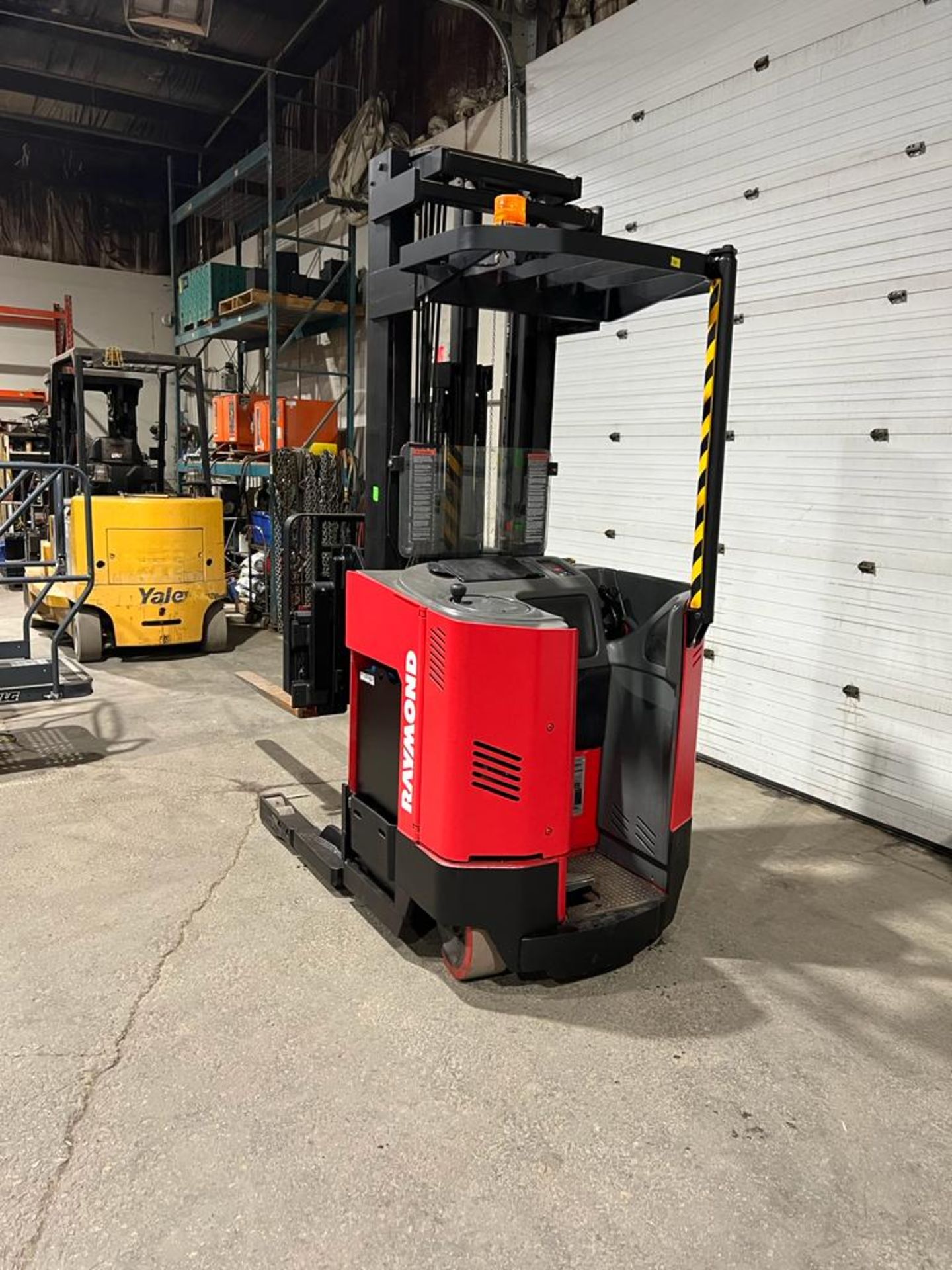 NICE Raymond Reach Truck 3,000lbs capacity electric with 36V battery with sideshift with LOW HOURS - - Image 2 of 2