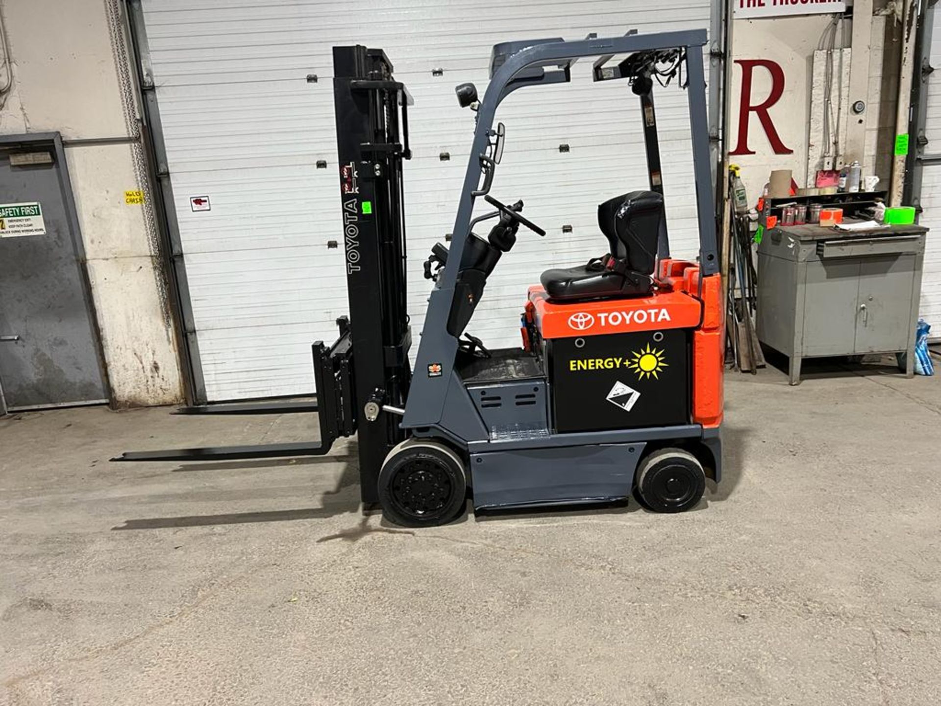 NICE 2018 Toyota 3,000lbs Capacity Forklift Electric with NEW 36V Battery with Fork Positioner and