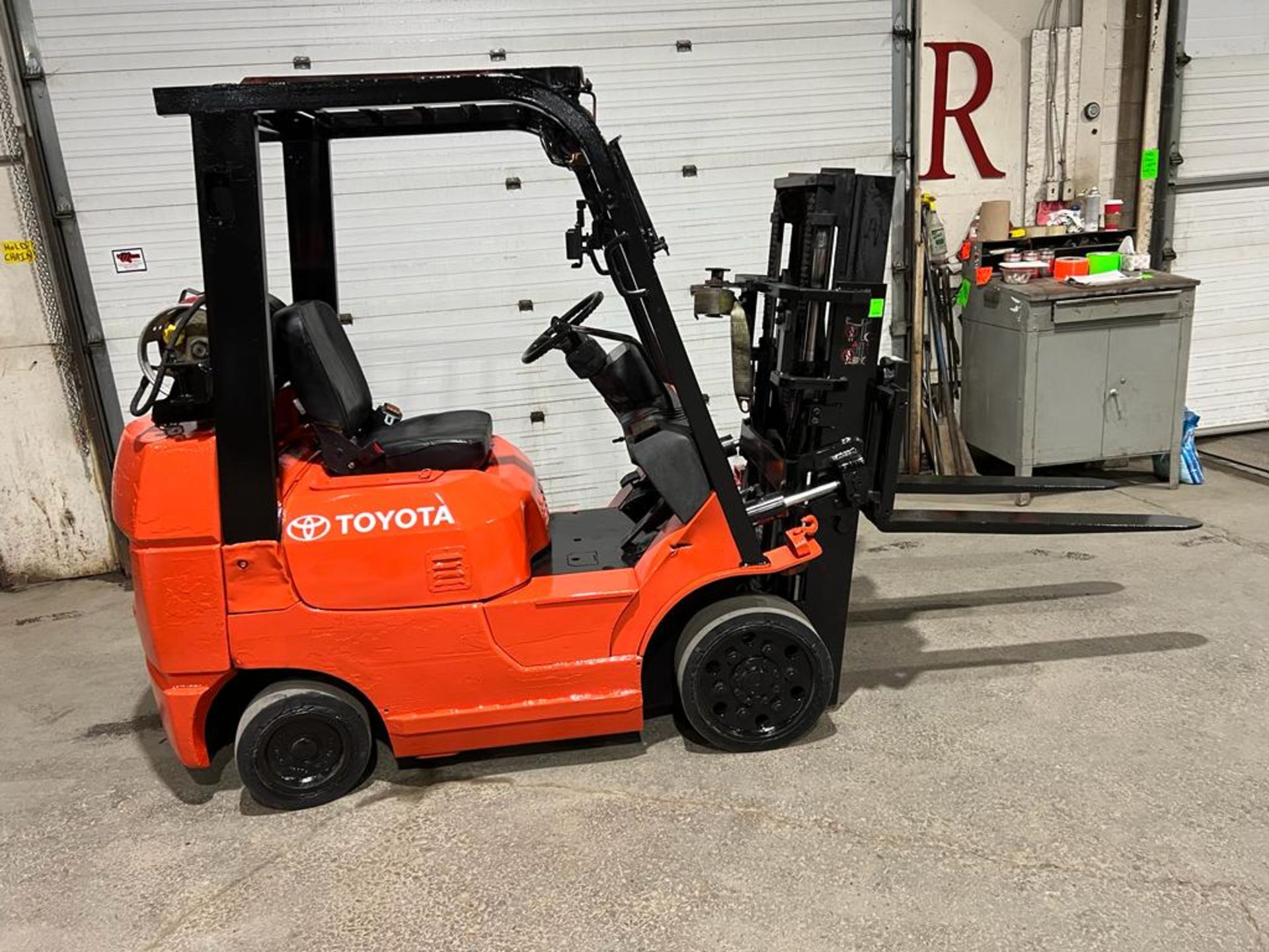 NICE Toyota 5,000lbs Forklift LPG (propane) with Trucker Mast - FREE CUSTOMS (no propane tank