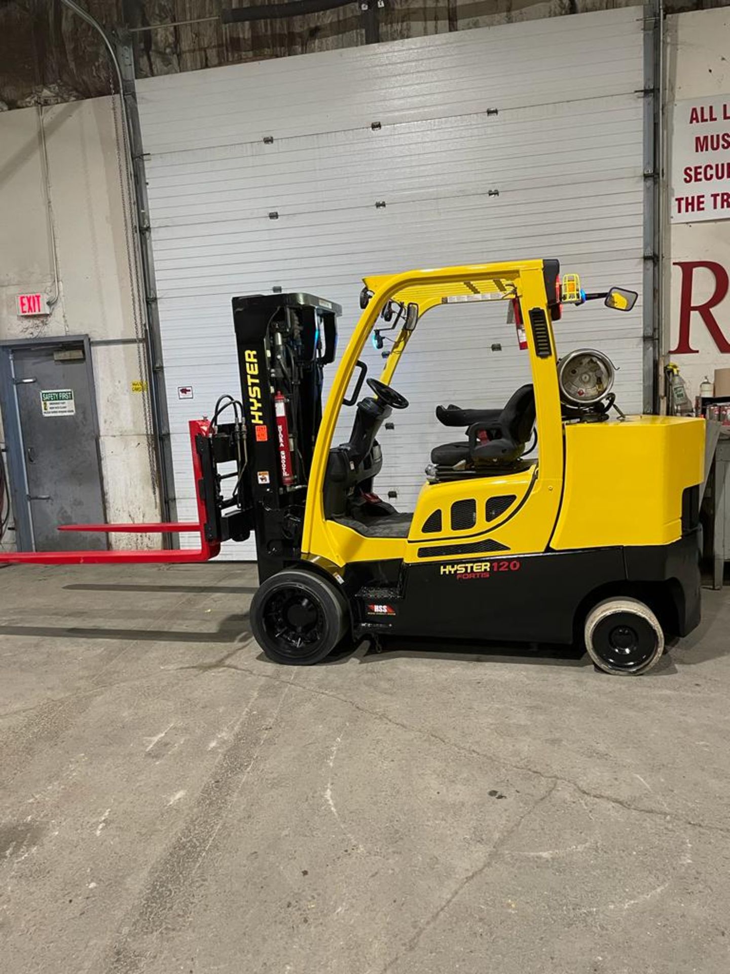 MINT ** 2017 Hyster 120 - 12,000lbs Capacity Forklift 72" Forks with sideshift & Fork Positioner -