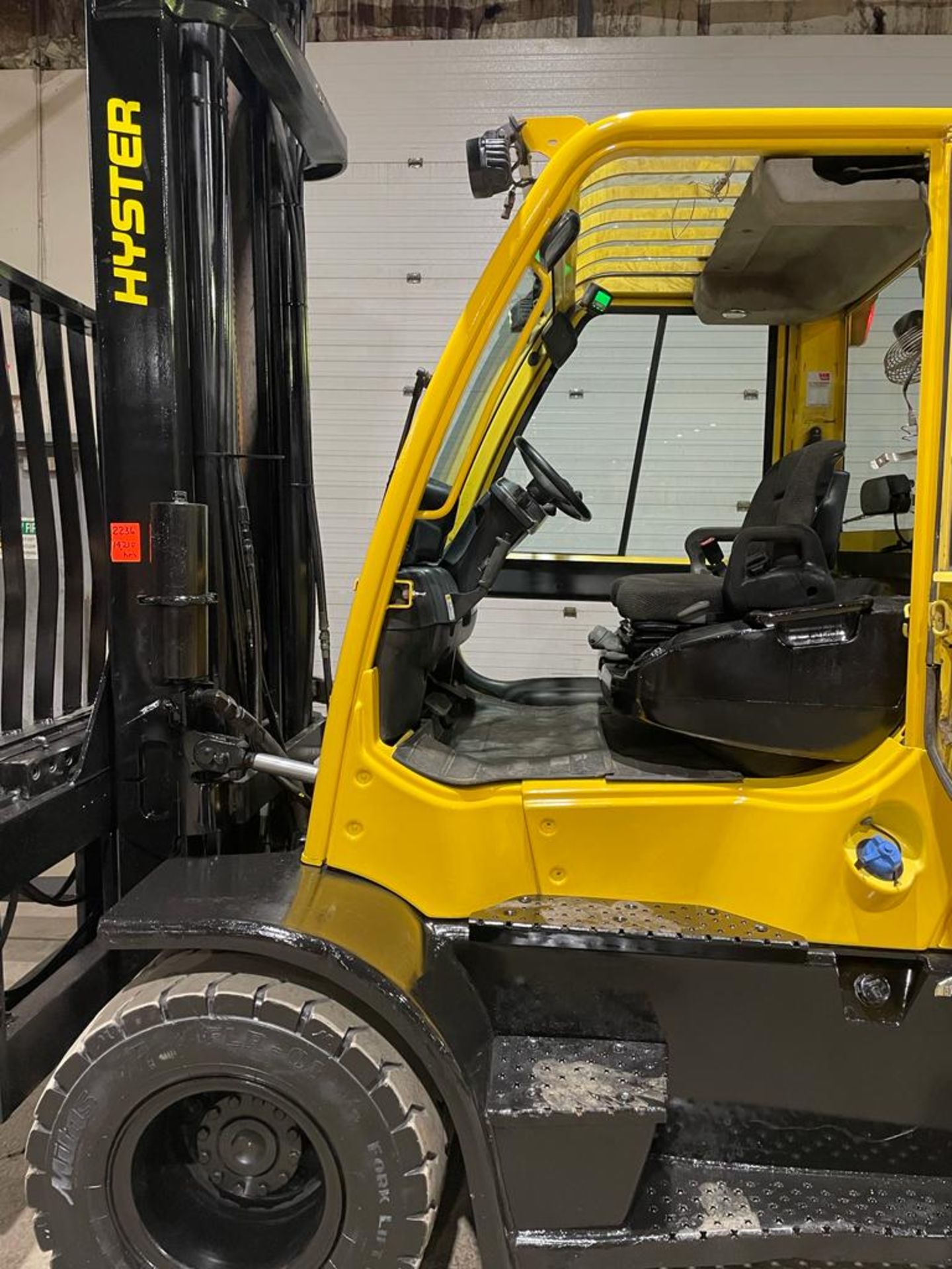 NICE 2017 Hyster model 155 - 15,500lbs Capacity OUTDOOR Forklift Diesel with CAB sideshift - Image 3 of 3
