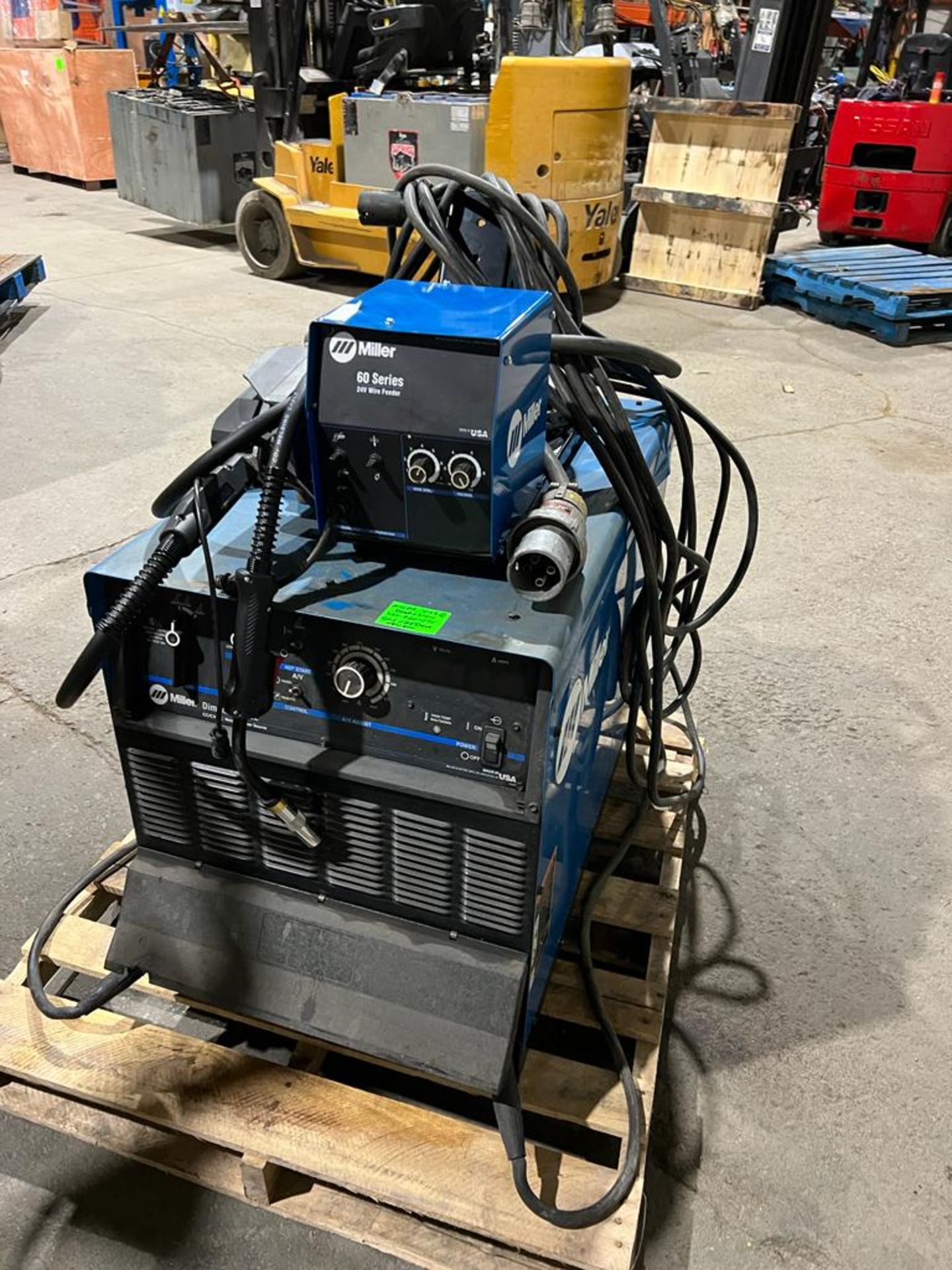 Miller 452 Dimension Mig Welder with 60 Series 4-Wheel Wire Feeder Complete with NEW GUN LOTS of
