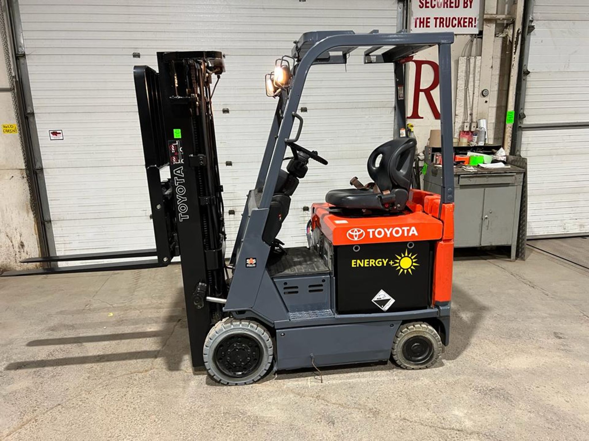 NICE Toyota 3,000lbs Capacity Forklift NEW 36V Battery with sideshift & 3-stage mast - FREE CUSTOMS