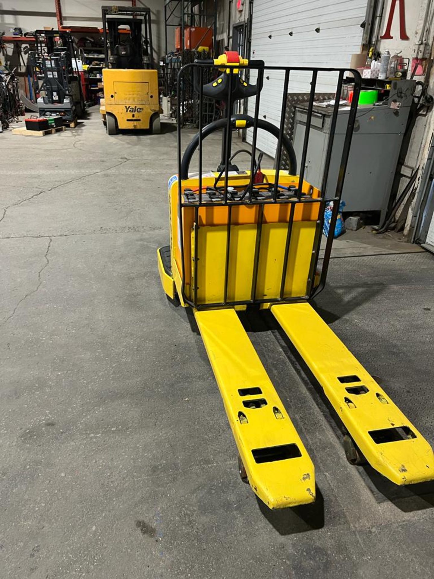 2010 Hyster RIDE ON 6000lbs capacity 24V NEW BATTERY Powered Pallet Cart Lift Ride on - Image 2 of 2