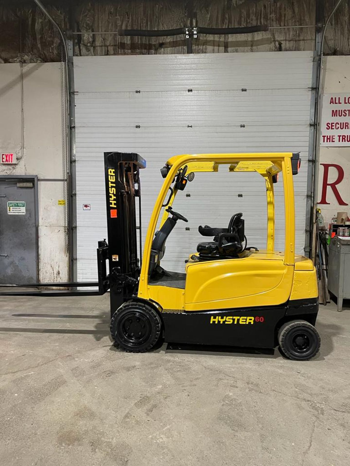 NICE 2016 Hyster 60 - 6,000lbs Capacity Forklift Electric 80V with Sideshift 3-stage mast