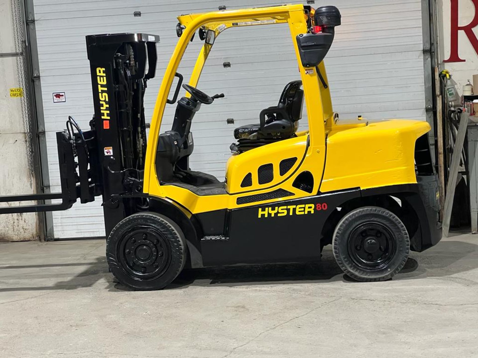 NICE 2019 Hyster 8,000lbs Capacity OUTDOOR Forklift LPG (Propane) with LOW HOURS, 72" forks