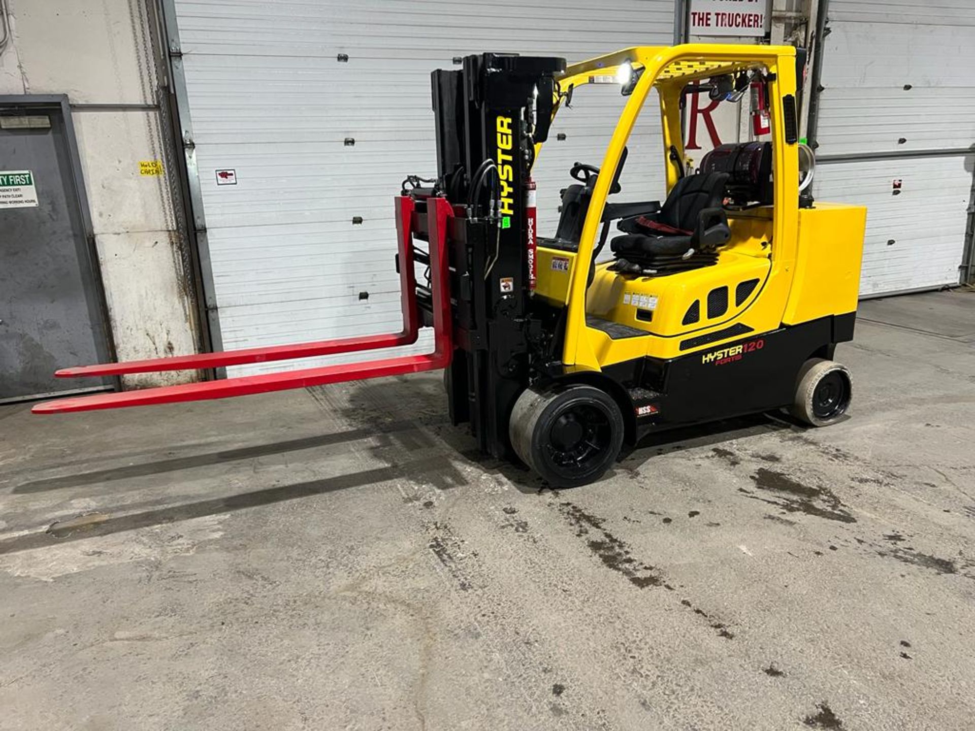 MINT ** 2017 Hyster 12,000lbs Capacity Forklift NEW 72" Forks, NEW Sideshift with NEW Positioner - Image 4 of 5
