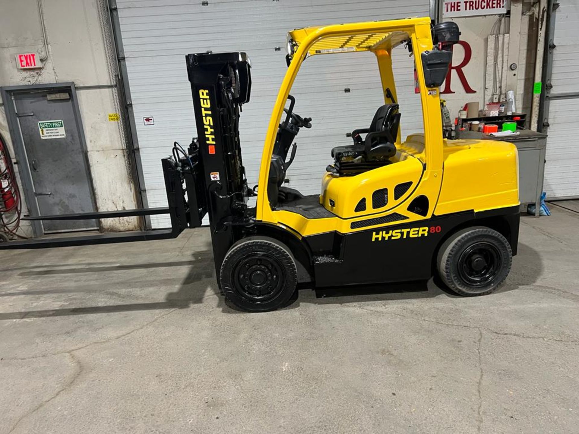 NICE 2019 Hyster 8,000lbs Capacity OUTDOOR Forklift LPG (Propane) with LOW HOURS, 72" forks - Image 4 of 4