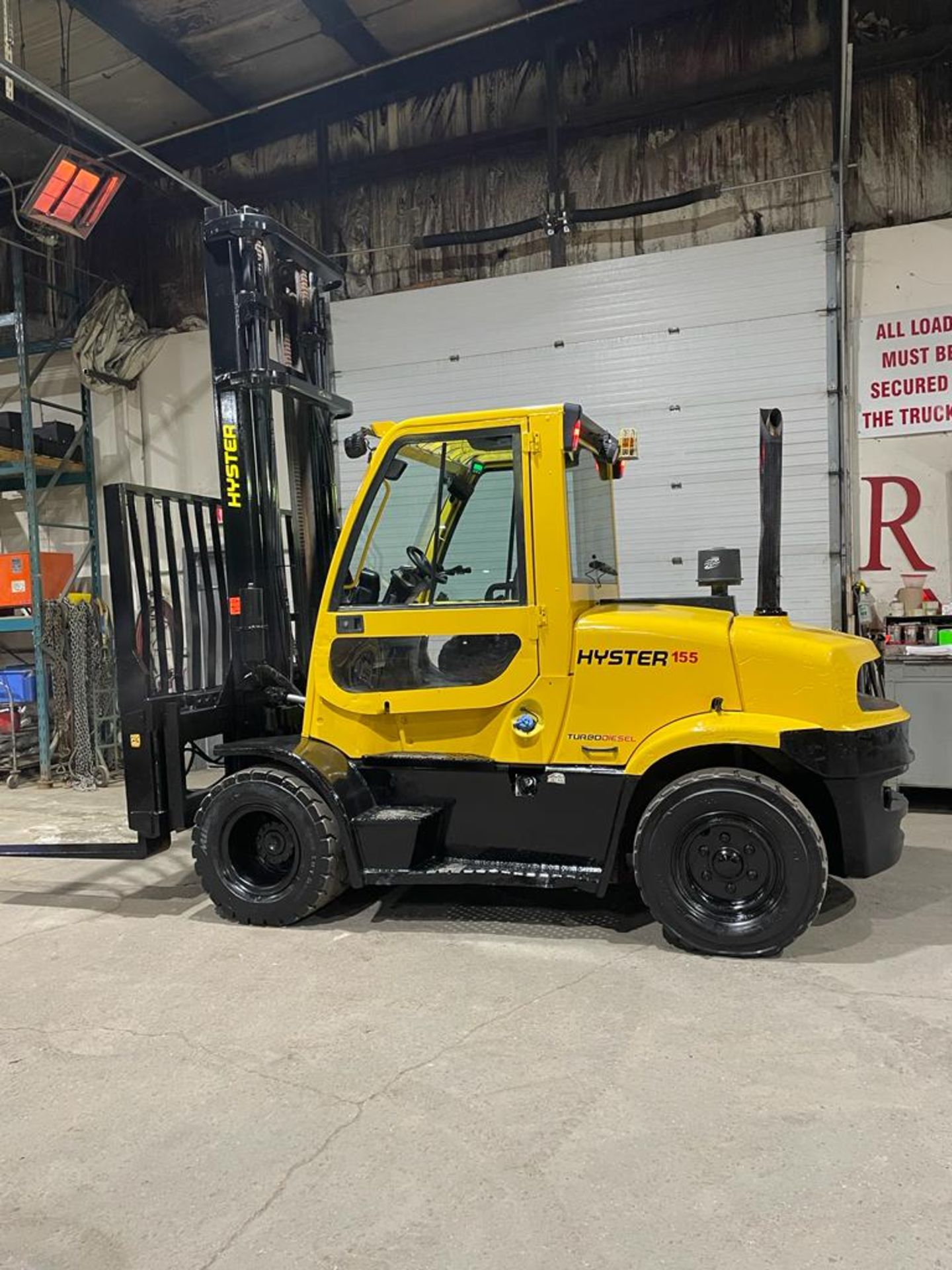 NICE 2017 Hyster model 155 - 15,500lbs Capacity OUTDOOR Forklift Diesel with CAB sideshift