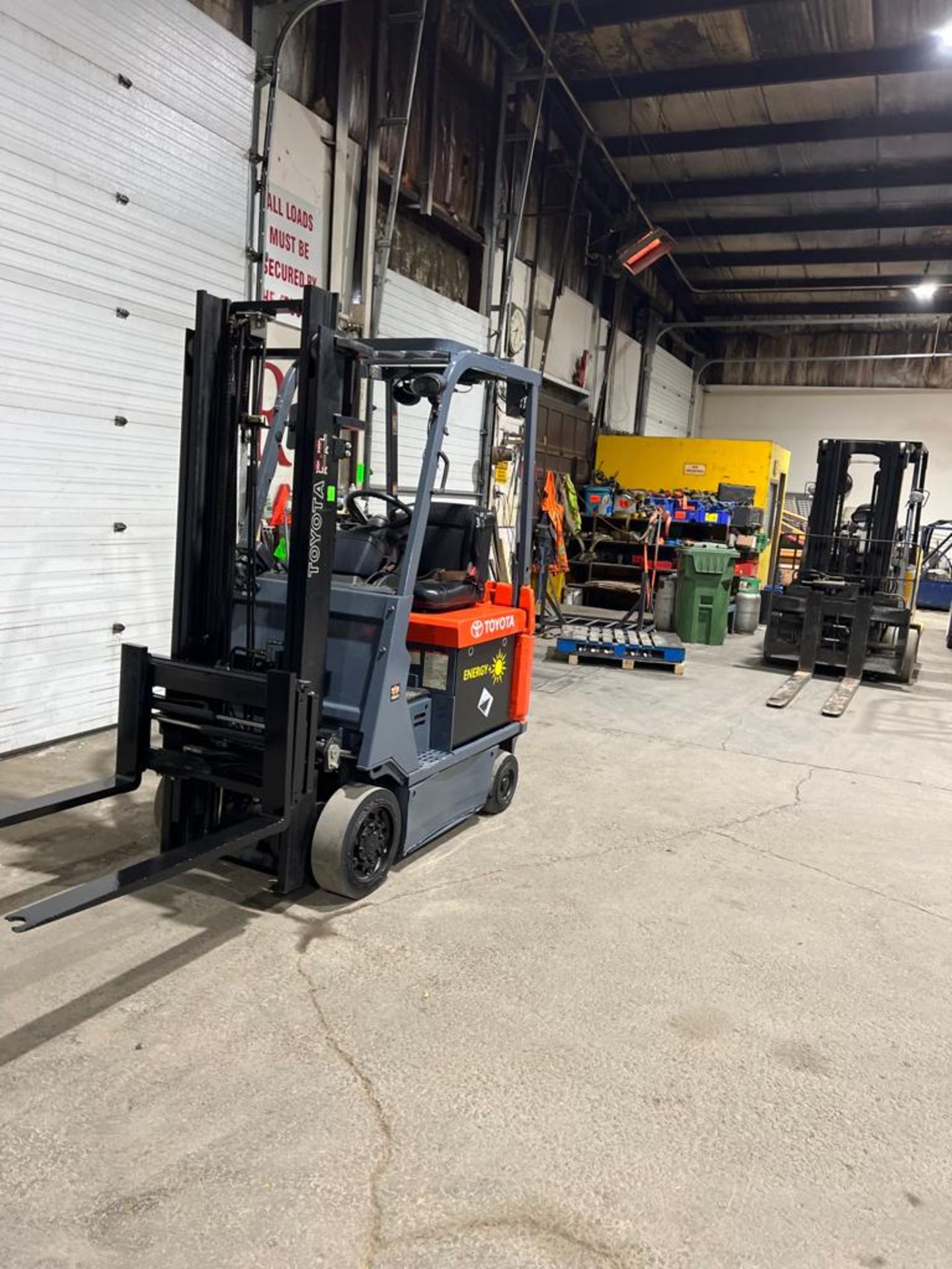 NICE 2018 Toyota 3,000lbs Capacity Forklift Electric with NEW 36V Battery with Fork Positioner and - Image 2 of 4