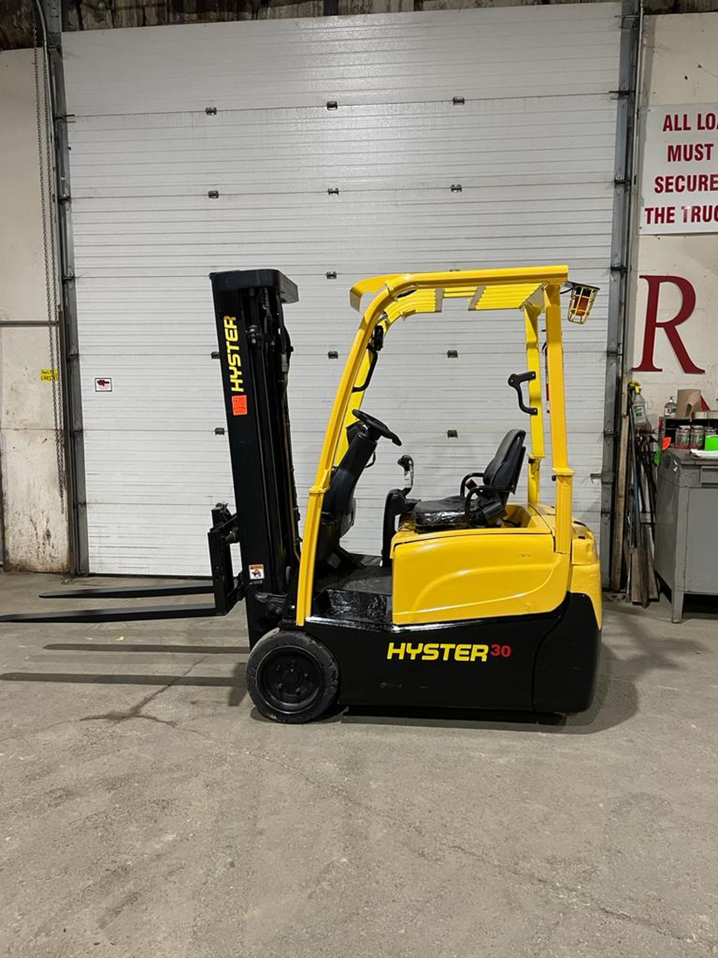 NICE 2017 Hyster 3,000lbs Capacity Forklift 3-wheel Electric with SIDESHIFT, 3-stage Mast 48V