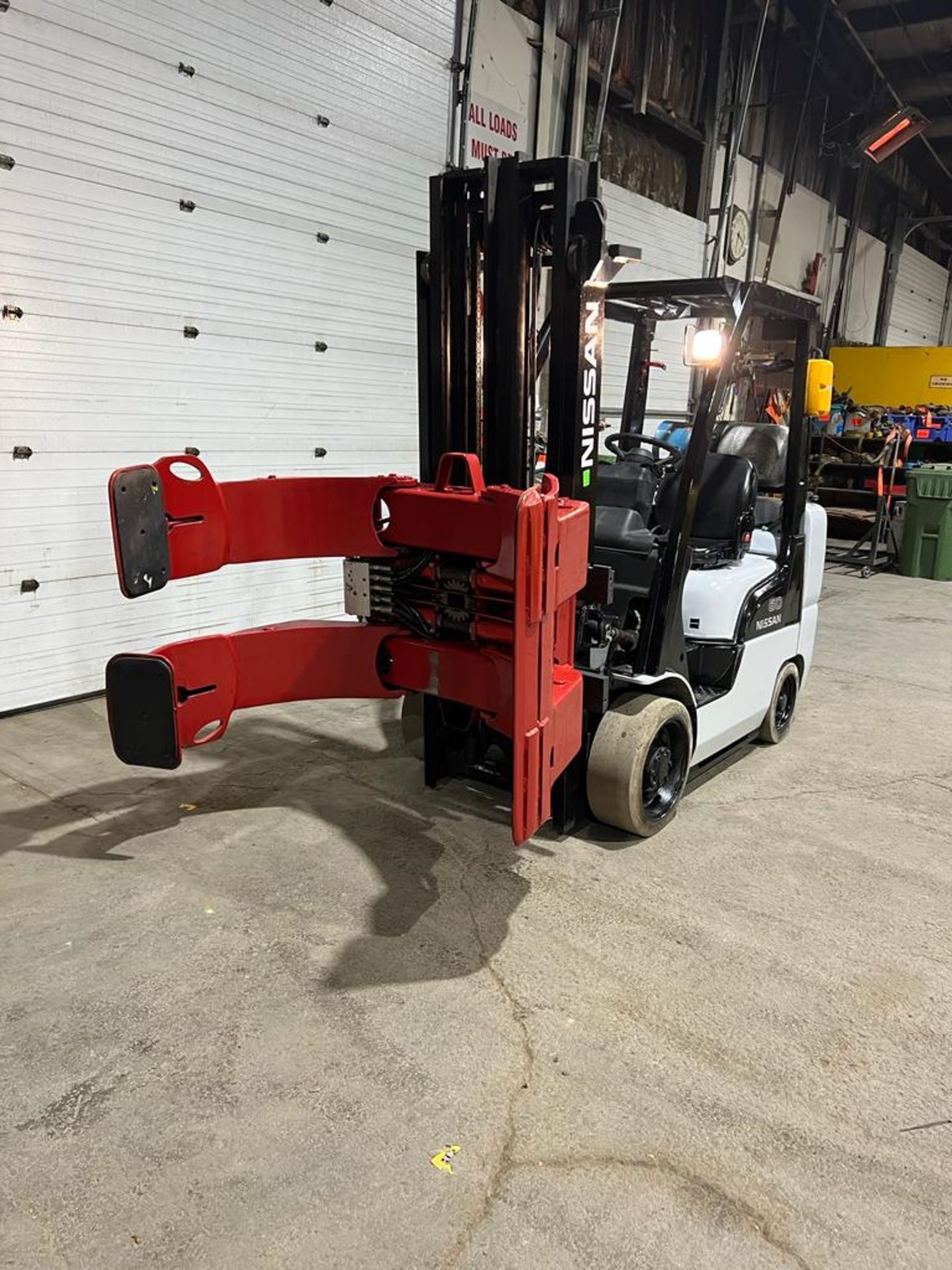 NICE Nissan 6,000lbs Capacity Forklift LPG (propane) with ROTATOR CLAMP Attachament - FREE - Image 2 of 5