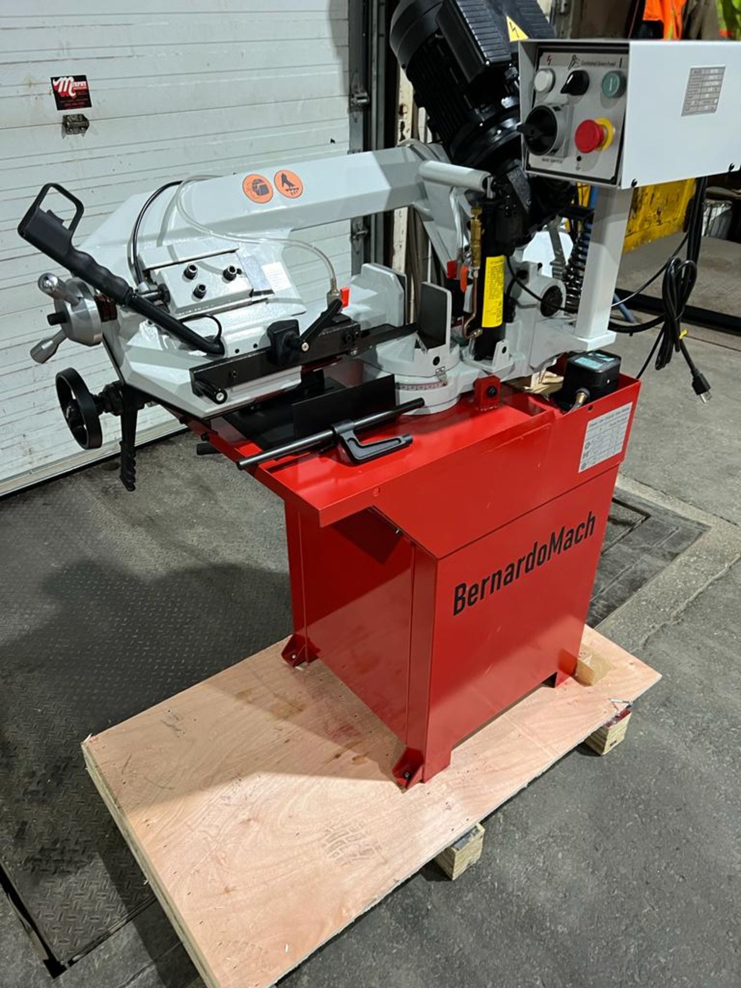 BernardoMach Horizontal Band Saw - GEAR DRIVEN MOTOR with POWER HEAD with Automatic & Manual cut - - Image 5 of 5