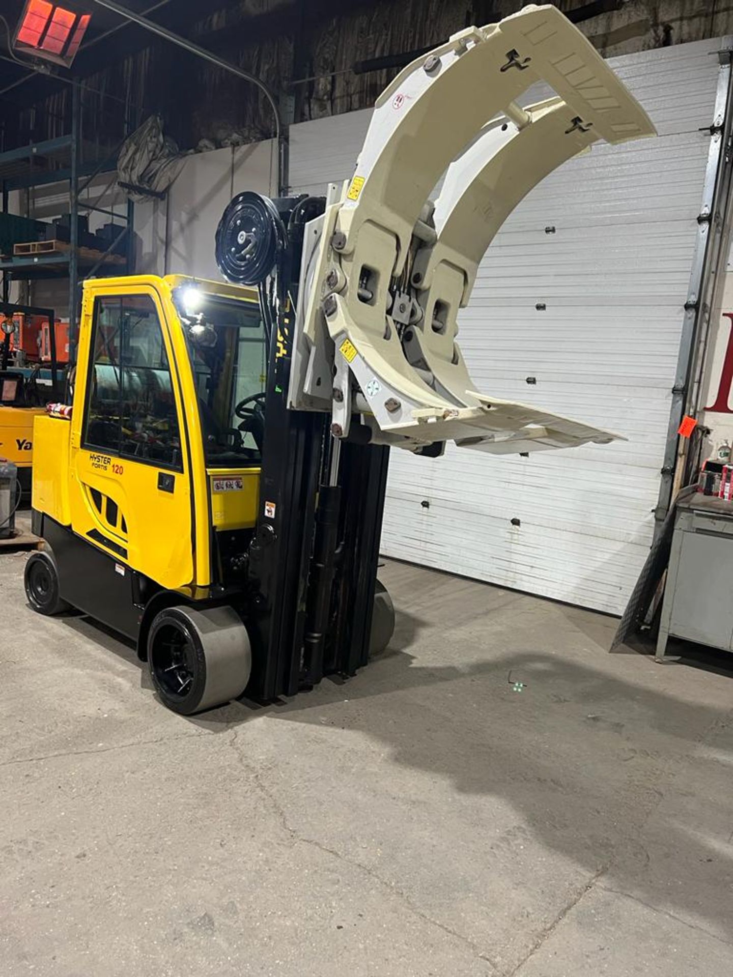 MINT ** 2017 Hyster 120 - 12,000lbs Capacity Forklift CASCADE ROLL CLAMP with CAB & Sideshift