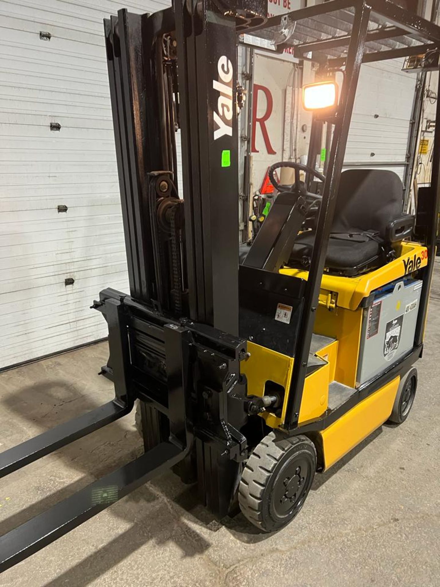 NICE Yale 30 - 3,000lbs Capacity Forklift Electric with 36V Battery, Sideshift with 3-stage mast - - Image 2 of 4