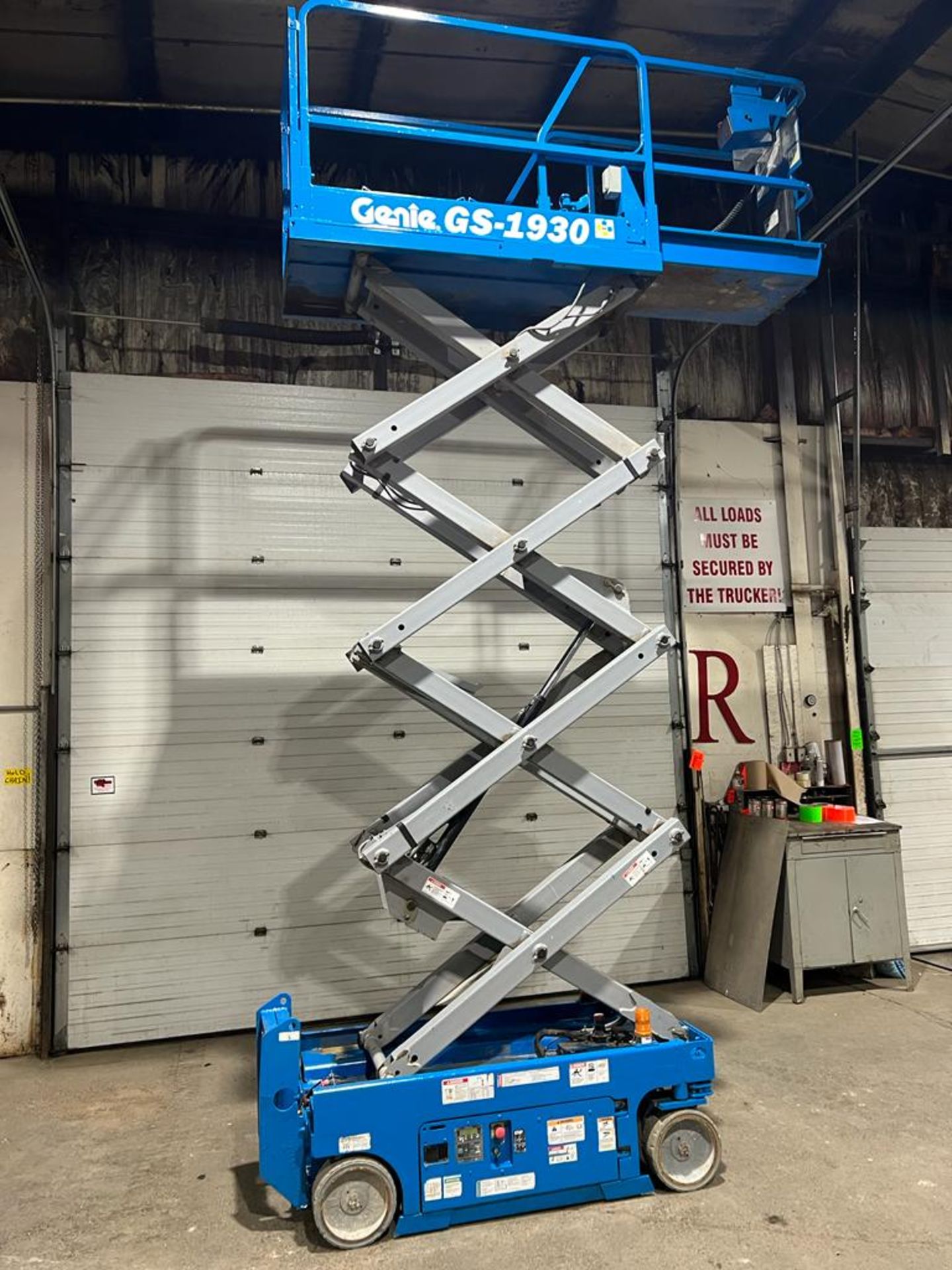 2012 Genie GS-1930 Electric Motorized Scissor Lift - with Extendable Platform Deck with pendant