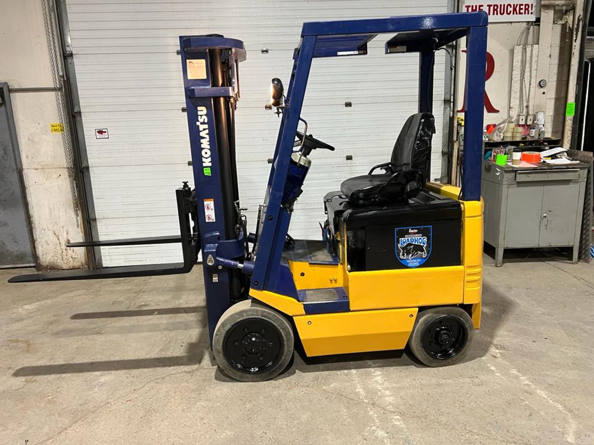 NICE Komatsu 4,000lbs Capacity Forklift with 3-stage mast Electric 36V with LOW HOURS - FREE