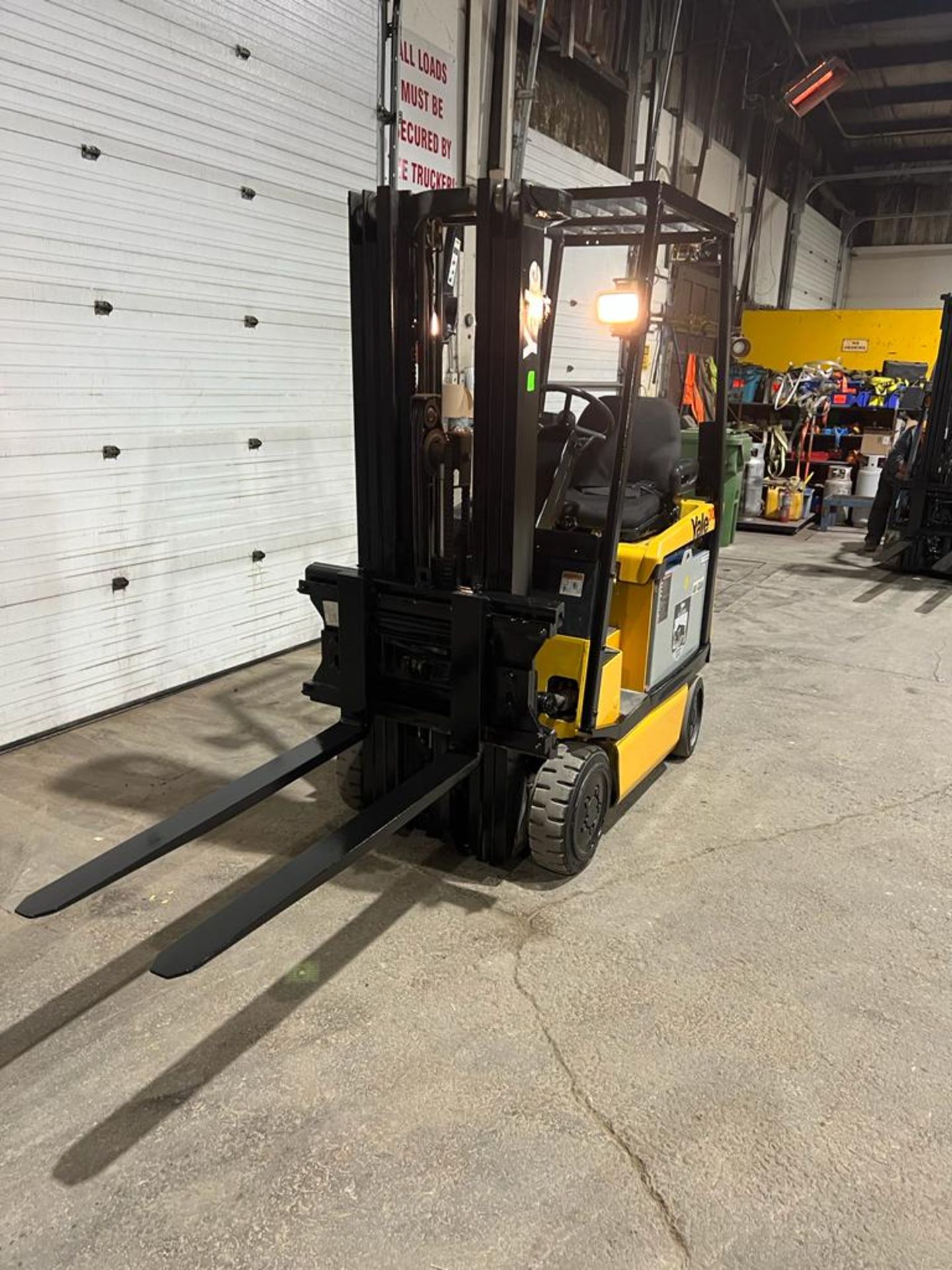 NICE Yale 30 - 3,000lbs Capacity Forklift Electric with 36V Battery, Sideshift with 3-stage mast - - Image 4 of 4