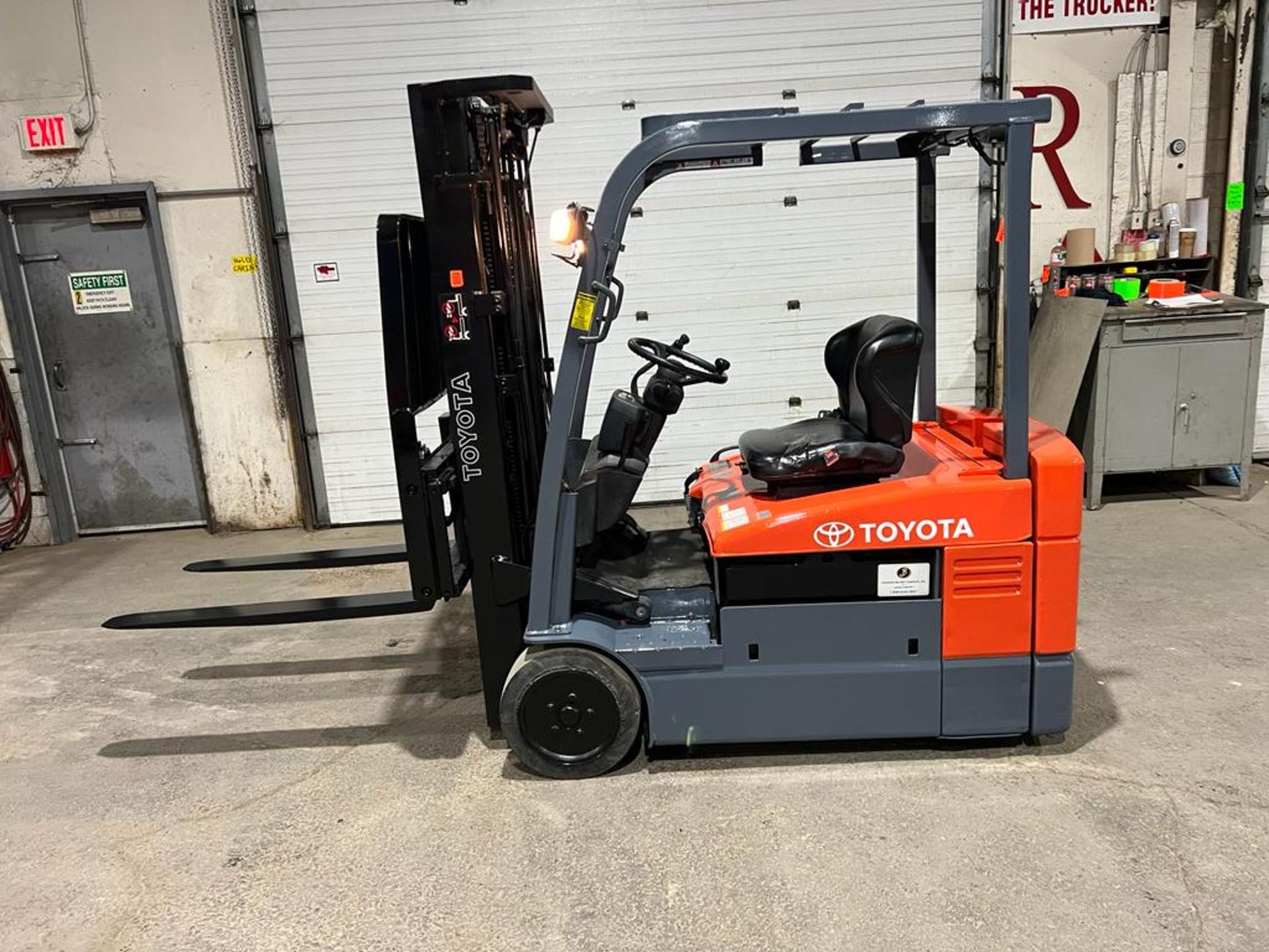 Toyota 4,000lbs Capacity Forklift Electric 36V 3-Wheel with Sideshift 3-stage mast - FREE CUSTOMS