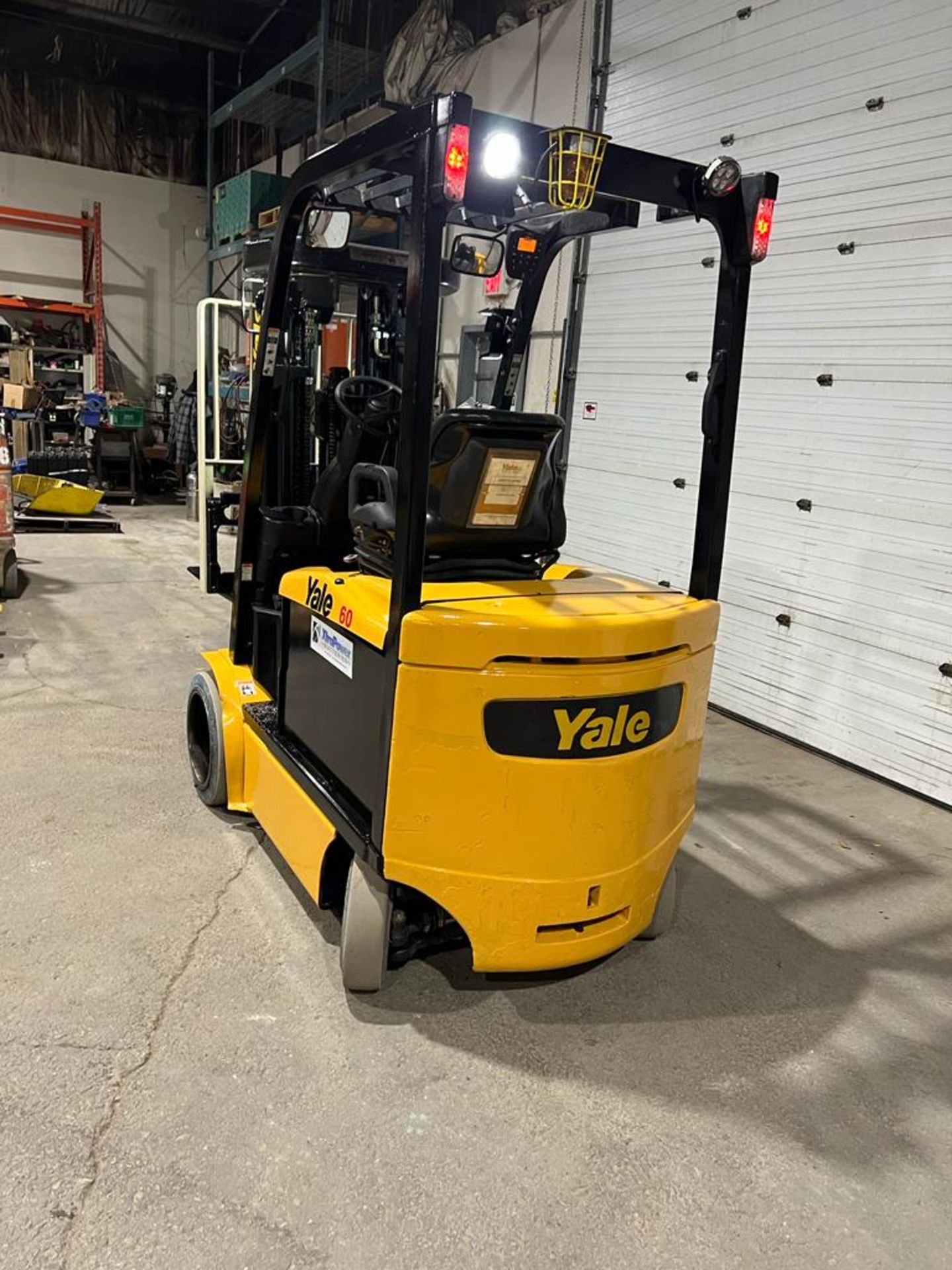 NICE 2010 Yale 60 - 6,000lbs Capacity Forklift Electric with 4-STAGE MAST, Sideshift with low - Image 5 of 5