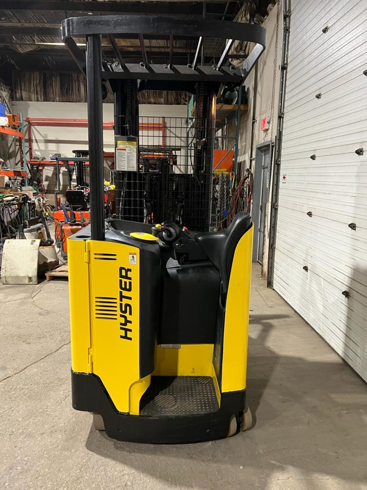 2017 Hyster Reach Truck 3,500lbs capacity electric with 24V battery with sideshift 3-stage Mast & - Image 4 of 4