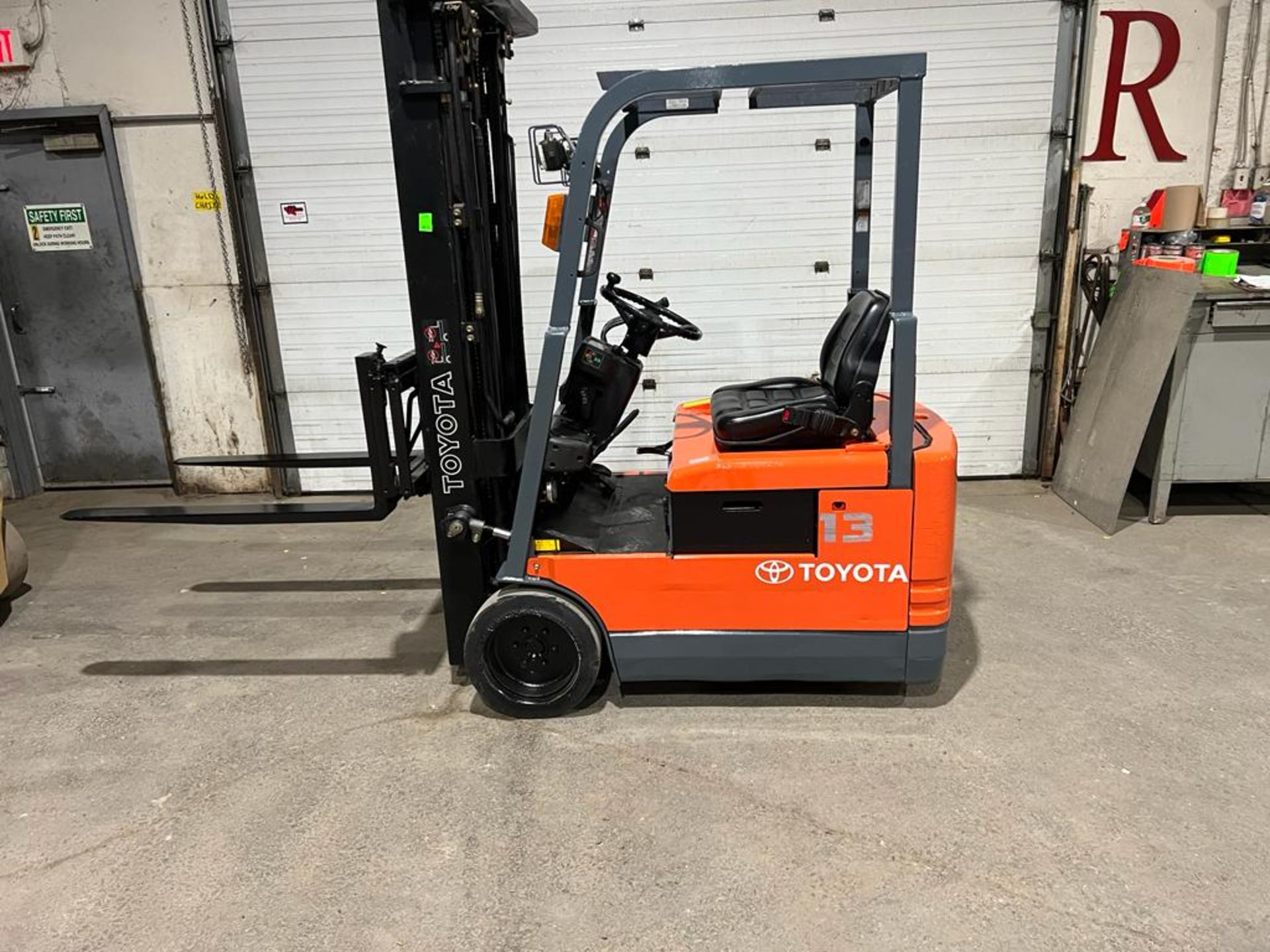 NICE Toyota 2,600lbs Capacity Forklift Electric 36V 3-Wheel with Sideshift 3-stage mast - FREE