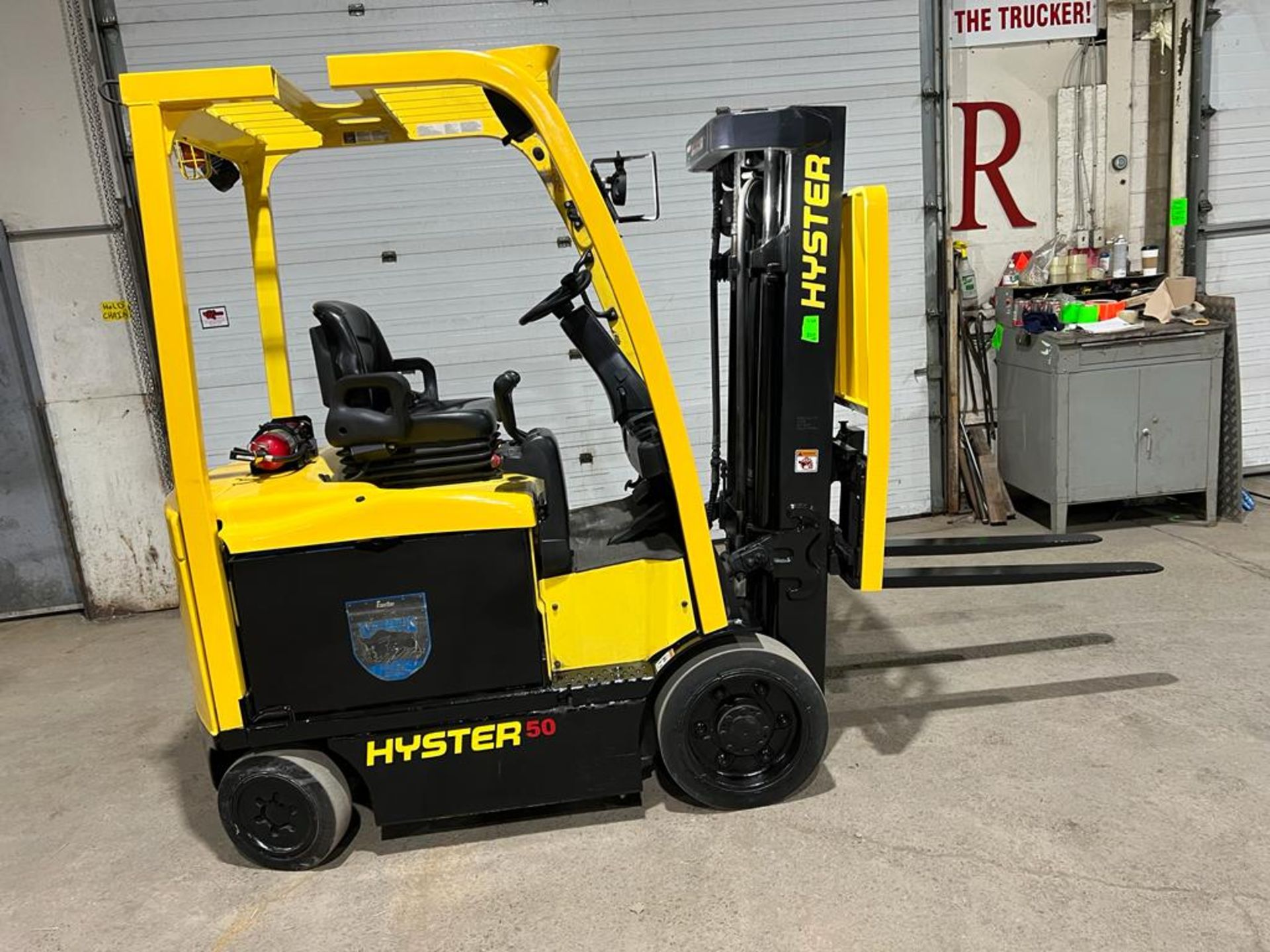 NICE 2016 Hyster 50 - 5,000lbs Capacity Forklift Electric 48V with Sideshift 3-stage mast with LOW