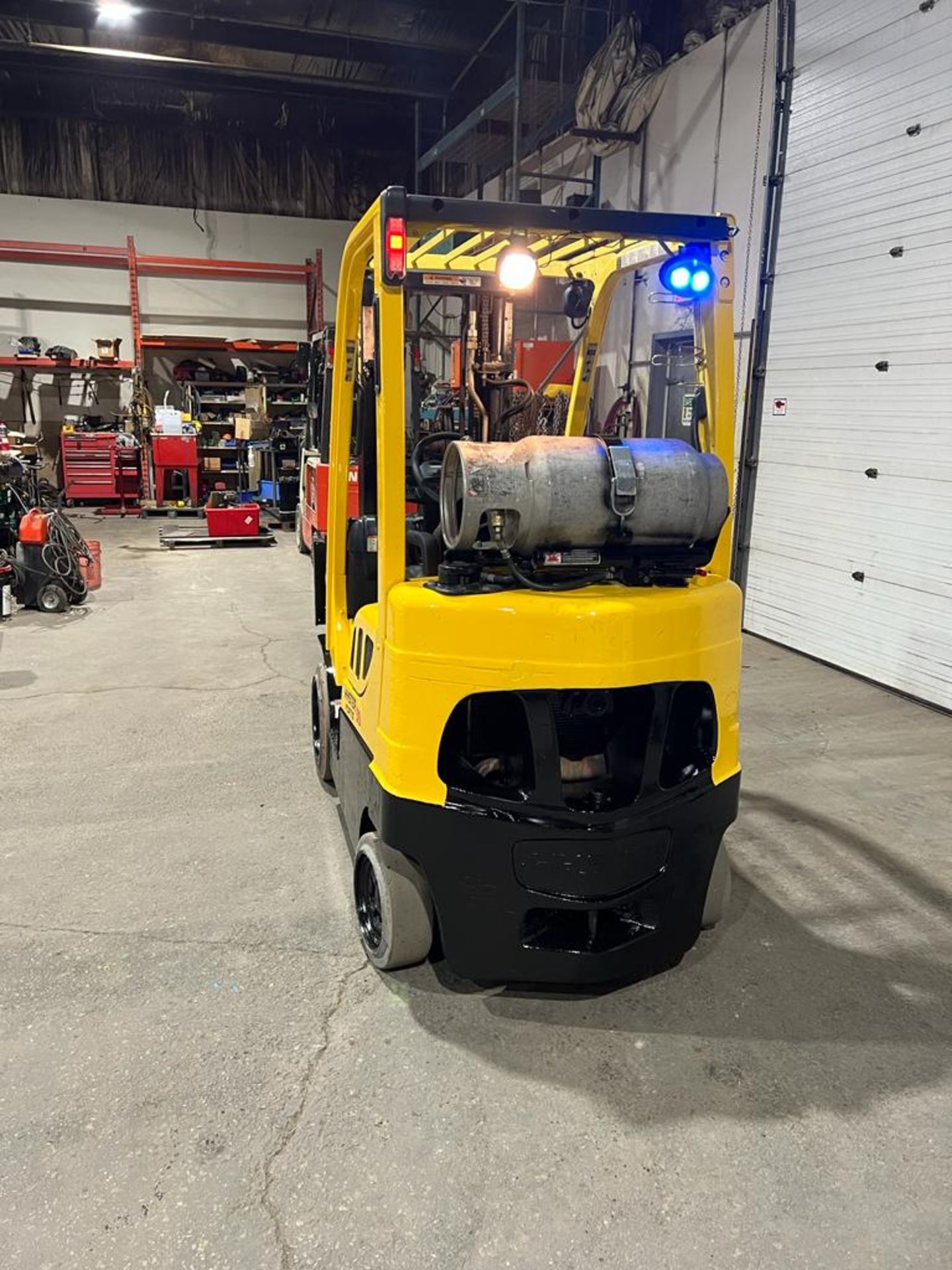 Hyster 50 - 5,000lbs Capacity Forklift LPG (propane) with NEW 48" FORKS with Sideshift & 3-stage - Image 3 of 4