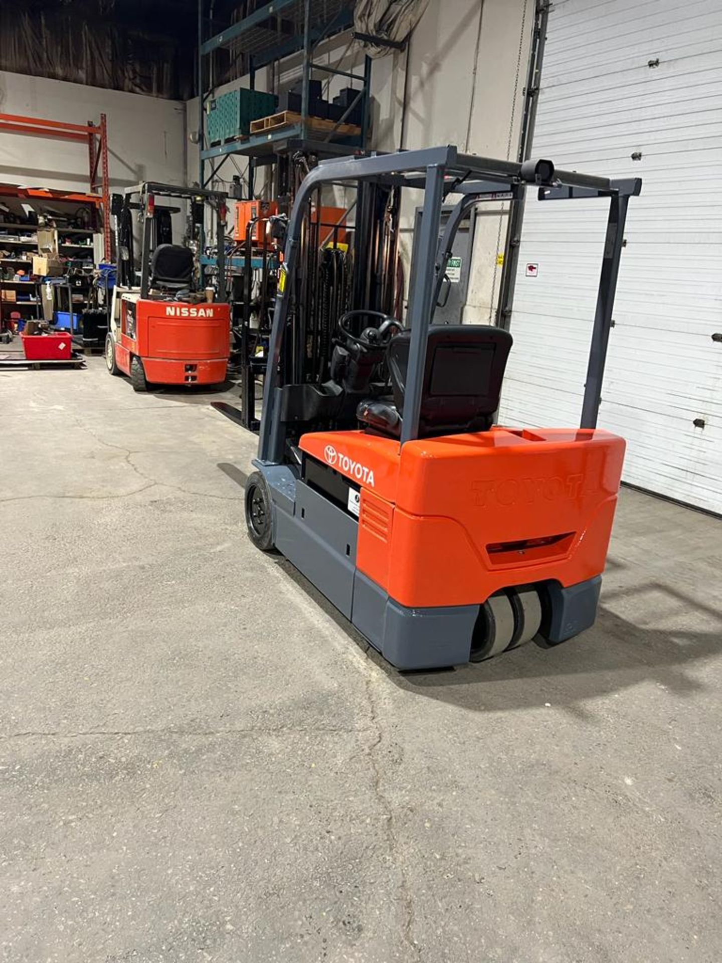 Toyota 4,000lbs Capacity Forklift Electric 36V 3-Wheel with Sideshift 3-stage mast - FREE CUSTOMS - Image 2 of 4