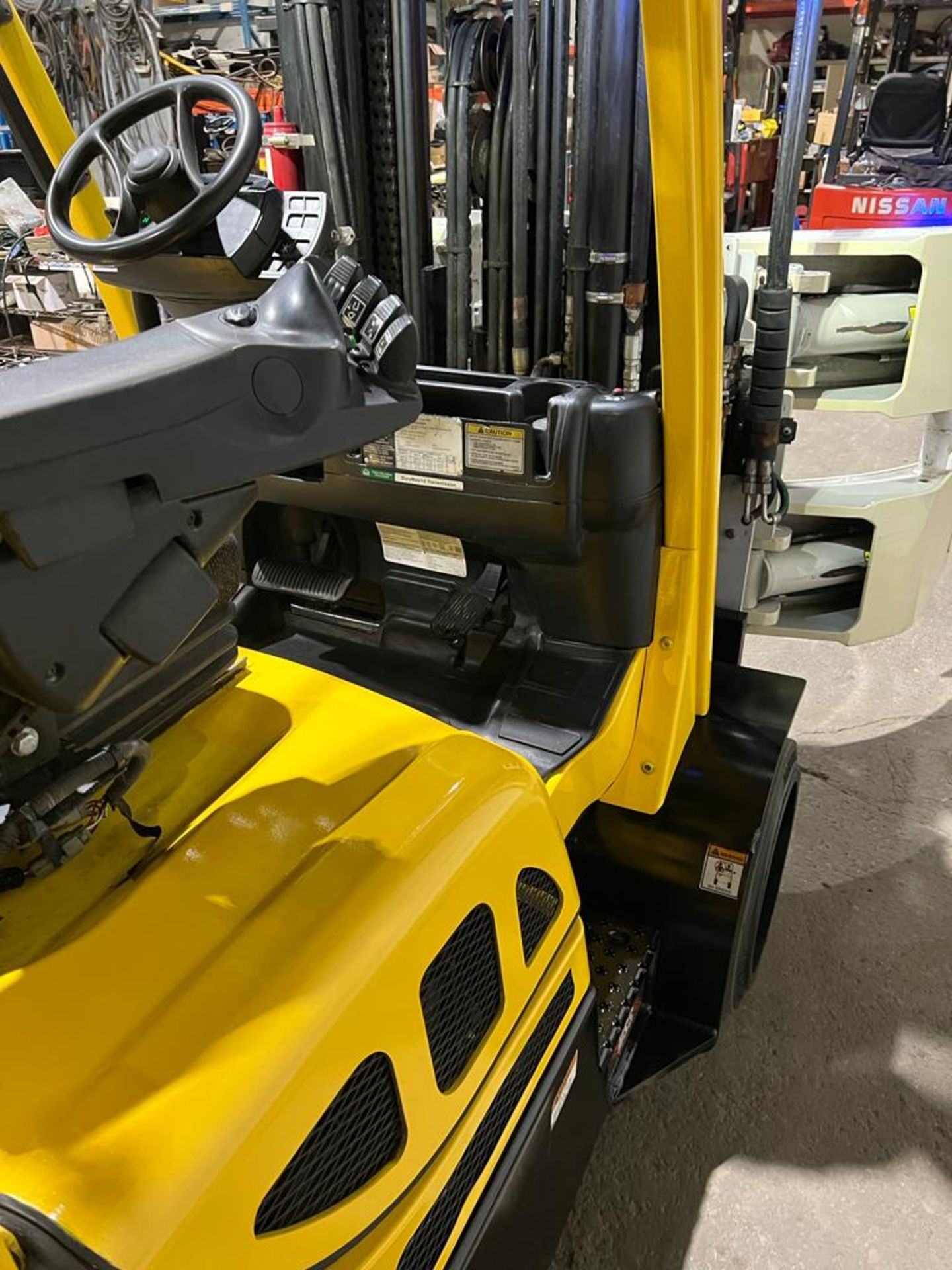 MINT ** 2017 Hyster 120 - 12,000lbs Capacity Forklift CASCADE ROLL CLAMP & Sideshift & positioner - Image 6 of 7