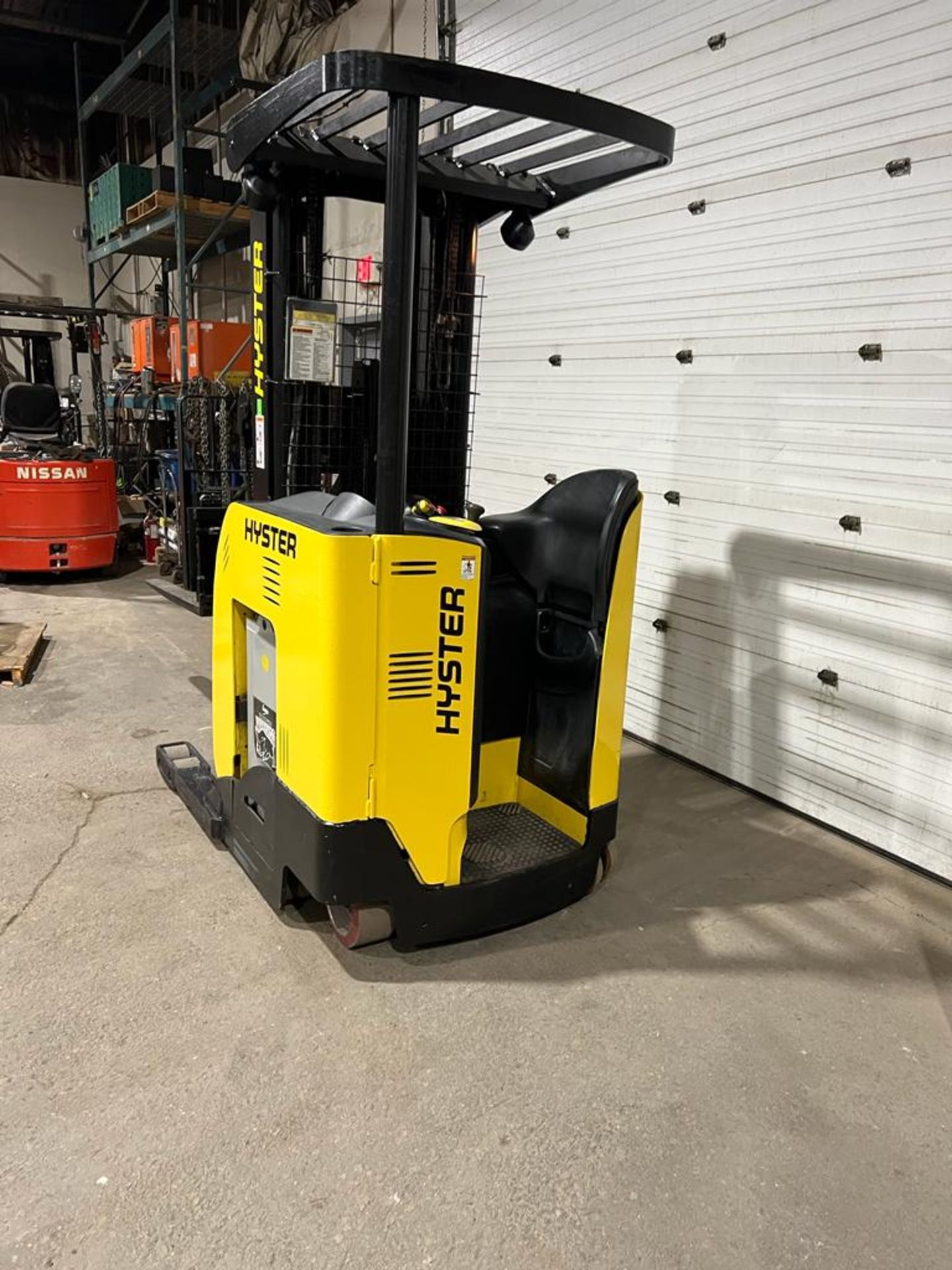 2017 Hyster Reach Truck 3,500lbs capacity electric with 24V battery with sideshift 3-stage Mast & - Image 2 of 4