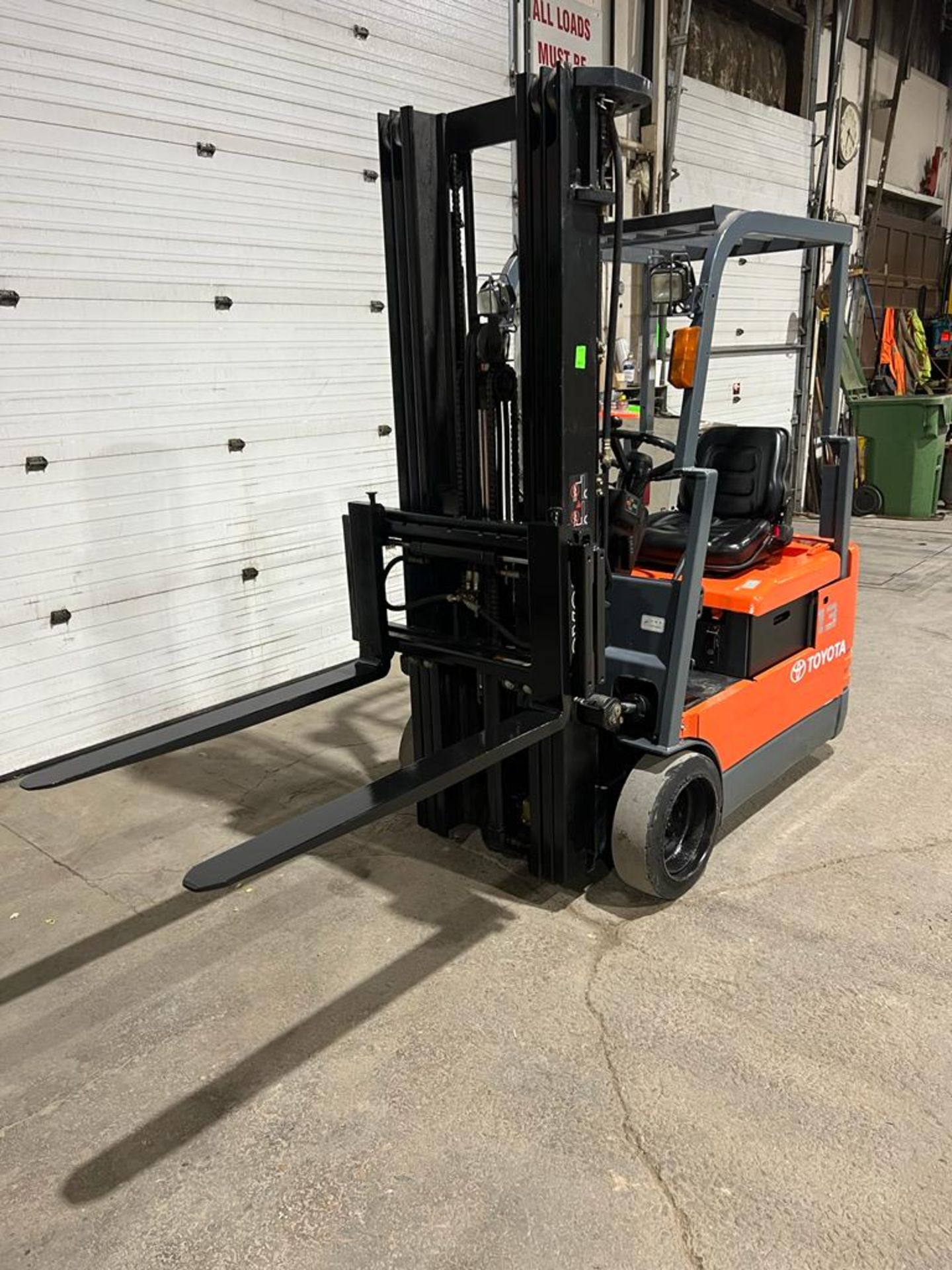 NICE Toyota 2,600lbs Capacity Forklift Electric 36V 3-Wheel with Sideshift 3-stage mast - FREE - Image 2 of 3