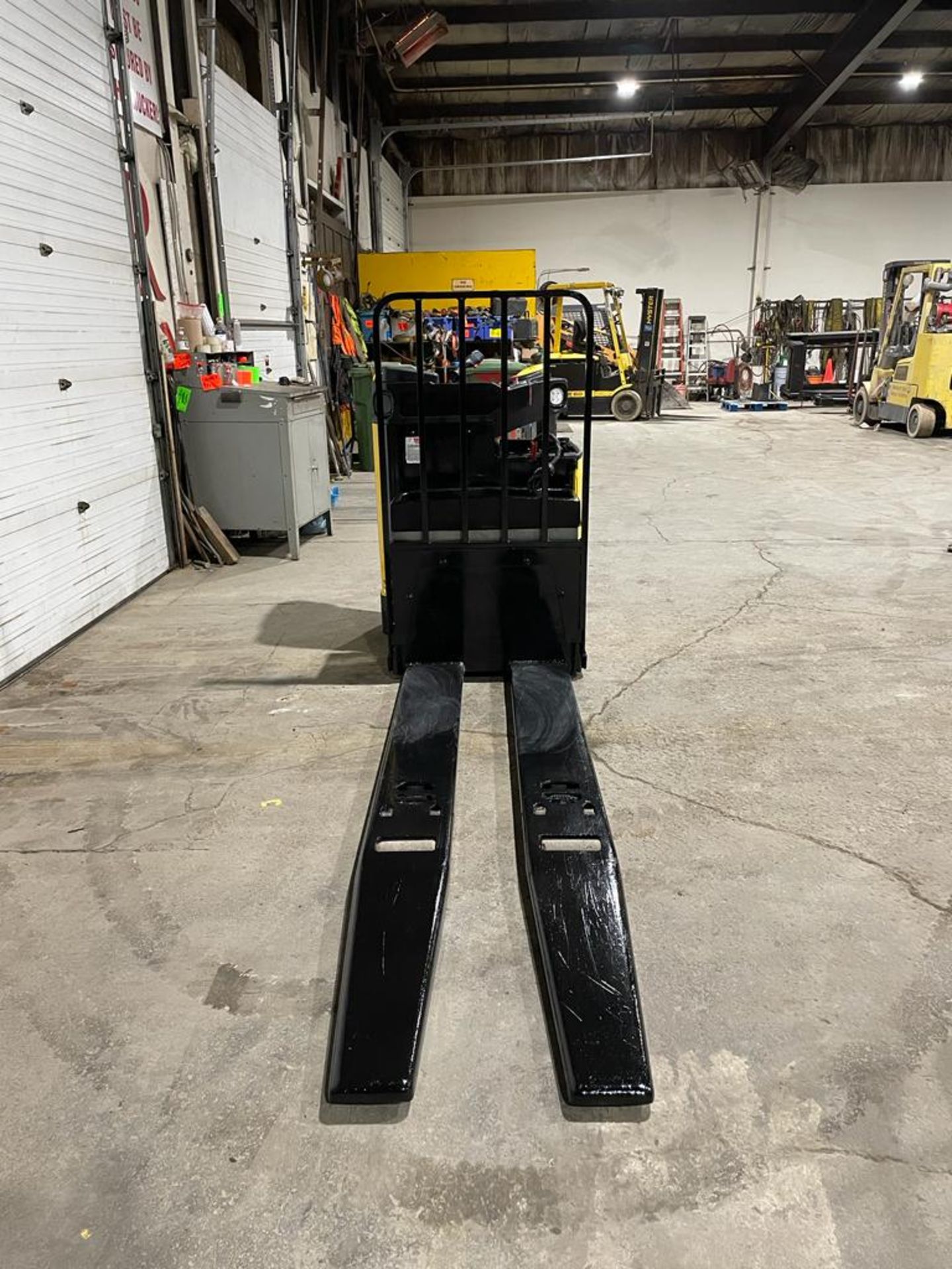 NICE 2015 Hyster Ride-On END RIDER Powered Pallet Truck 8' Long Forks 8000lbs capacity - 24V NICE - Image 3 of 3