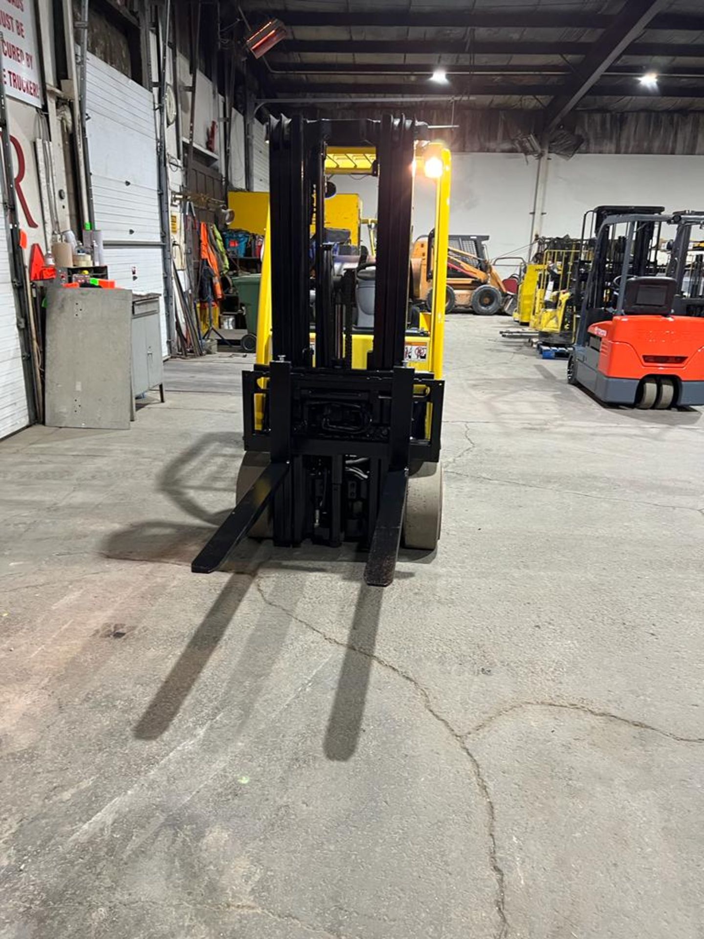 Hyster 50 - 5,000lbs Capacity Forklift LPG (propane) with NEW 48" FORKS with Sideshift & 3-stage - Image 2 of 4