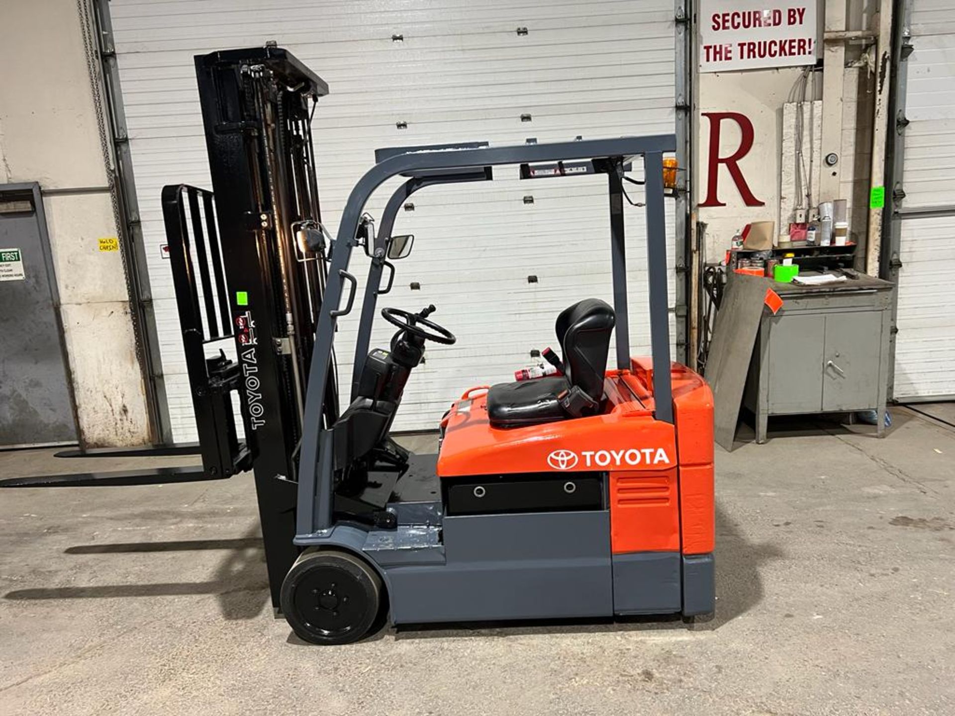 NICE Toyota 4,000lbs Capacity Forklift Electric 36V 3-Wheel with Sideshift 3-stage mast - FREE
