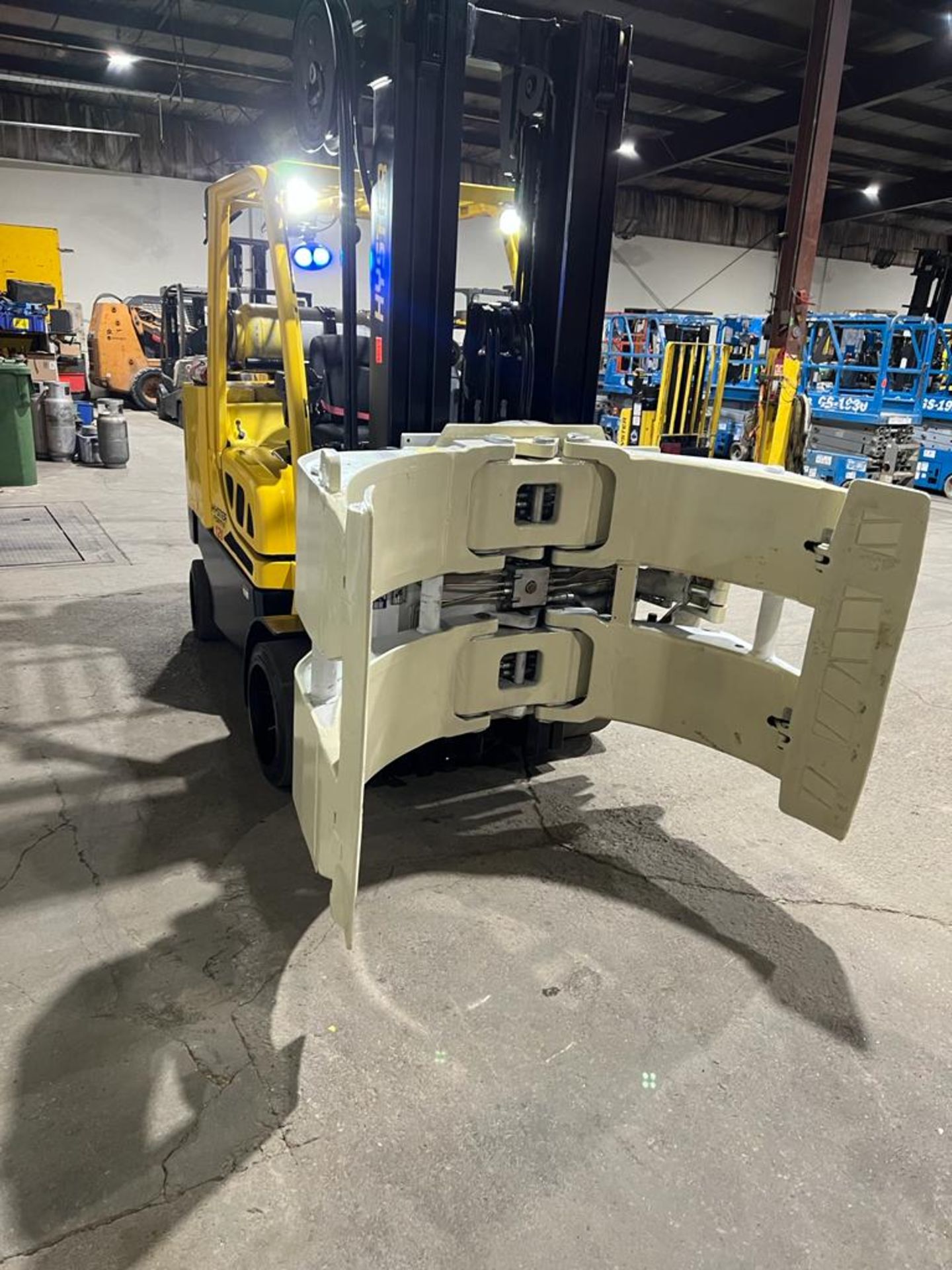 MINT ** 2017 Hyster 120 - 12,000lbs Capacity Forklift CASCADE ROLL CLAMP & Sideshift & positioner - Image 7 of 7