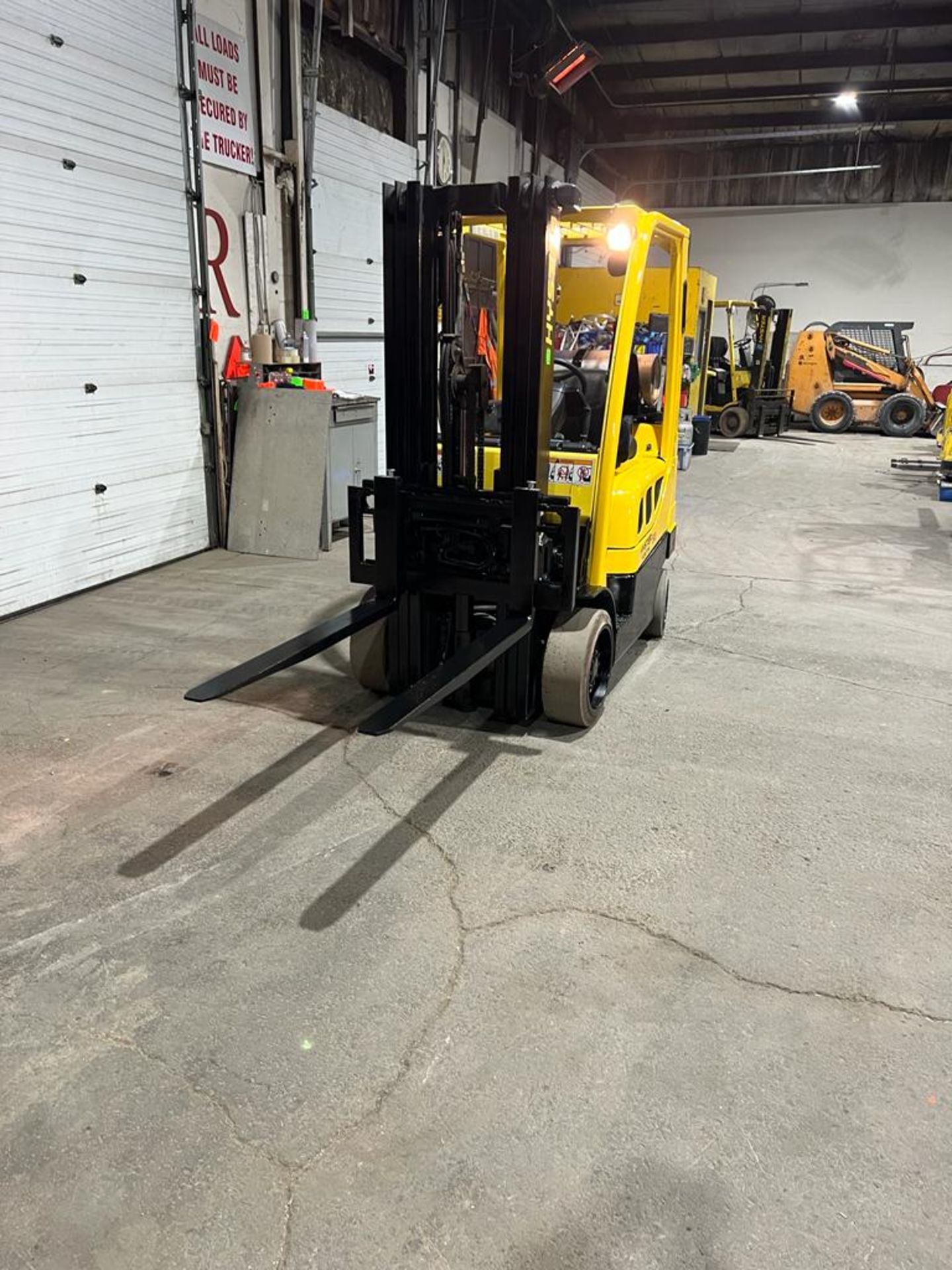 Hyster 50 - 5,000lbs Capacity Forklift LPG (propane) with NEW 48" FORKS with Sideshift & 3-stage - Image 4 of 4