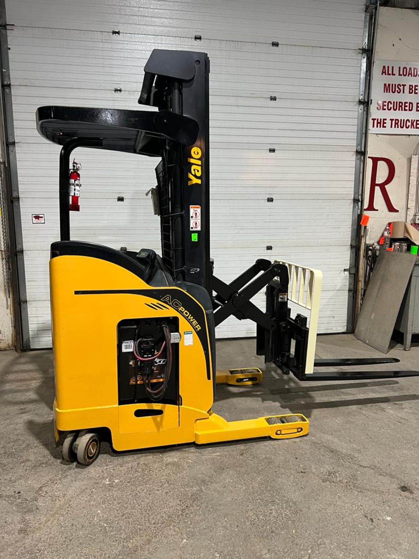 2007 Yale Reach Truck 3,500lbs capacity electric with 36V battery with sideshift 3-stage Mast with