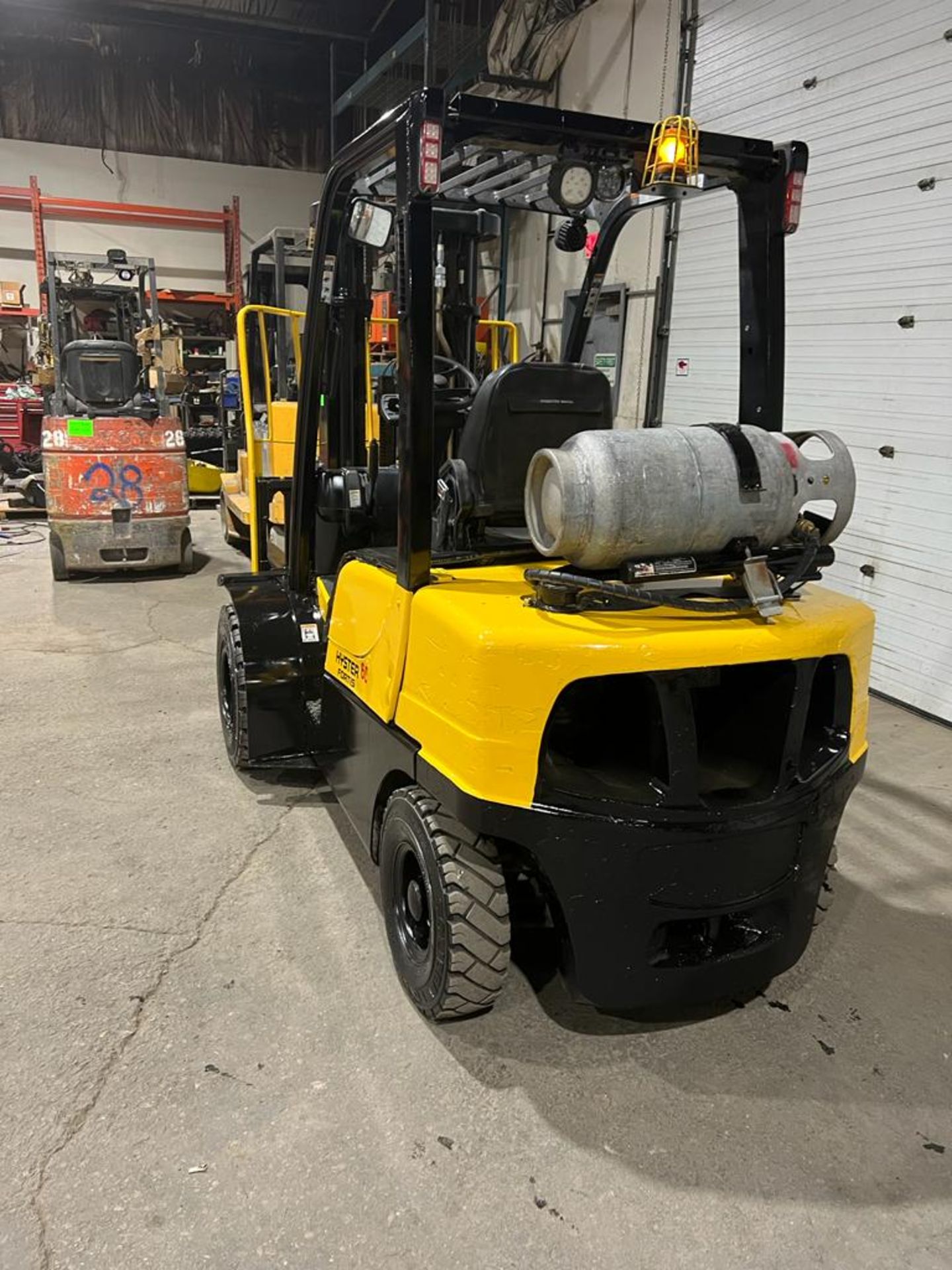 NICE 2011 Hyster 60 - 6,000lbs Capacity OUTDOOR Forklift DUAL FRONT TIRES LPG (propane) 60" forks - Image 5 of 5