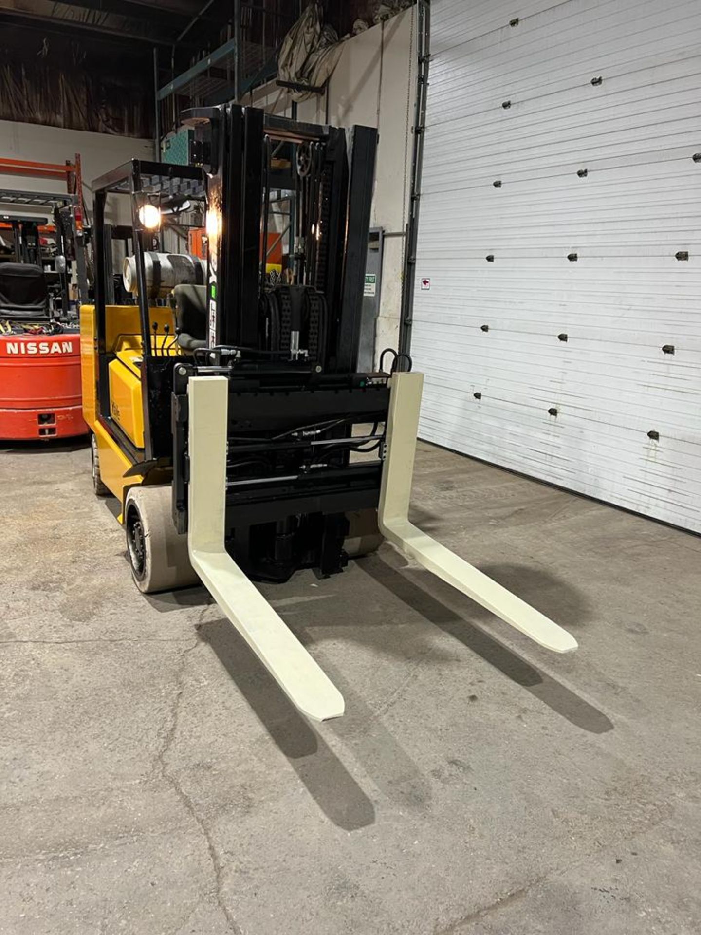 NICE Yale model 120 - 12,000lbs Capacity Forklift NEW 48" Forks & NEW Sideshift & Fork - Image 4 of 4