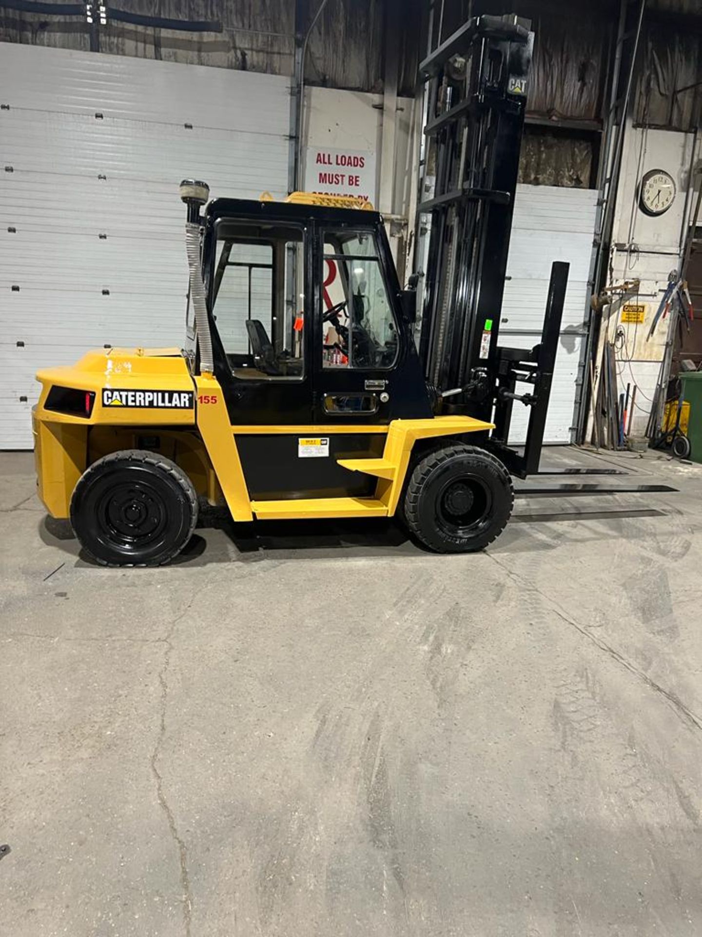 2007 CAT 15,500lbs Capacity OUTDOOR Forklift FULLY REBUILT TRANSMISSION - DUAL FRONT TIRES 72" Forks