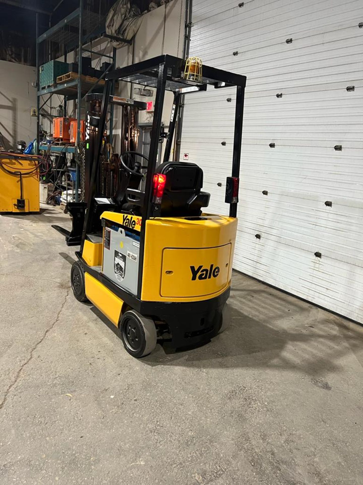 NICE Yale 30 - 3,000lbs Capacity Forklift Electric with 36V Battery, Sideshift with 3-stage mast - - Image 3 of 4