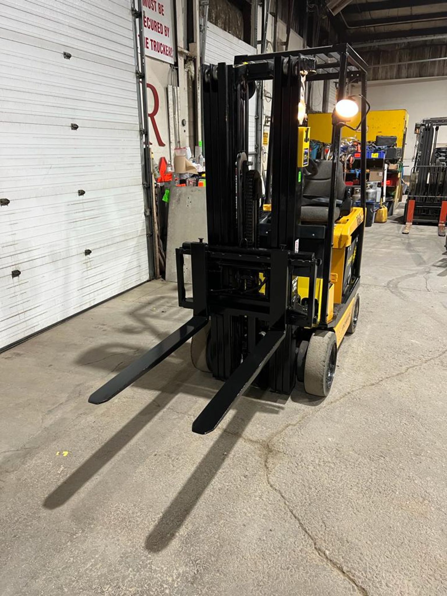 NICE 2008 Yale 30 - 3,000lbs Capacity Forklift Electric with NEW 36V Battery, Sideshift with 3-stage - Image 3 of 4